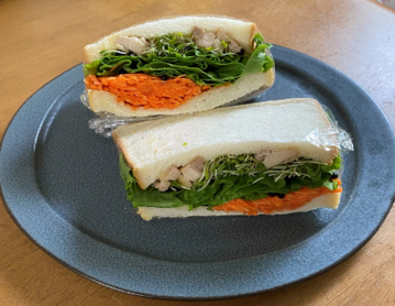 ブロッコリースプラウトとにんじんラペサンド