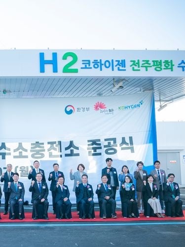 竣工式 日本エマソンの代表取締役でもあるチュン・チェンファイが出席しました