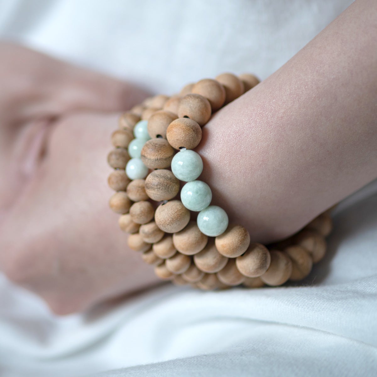 お守り念珠　着用アップ