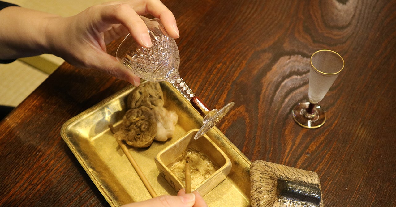 グラスの壊れた脚部の金継ぎ修復