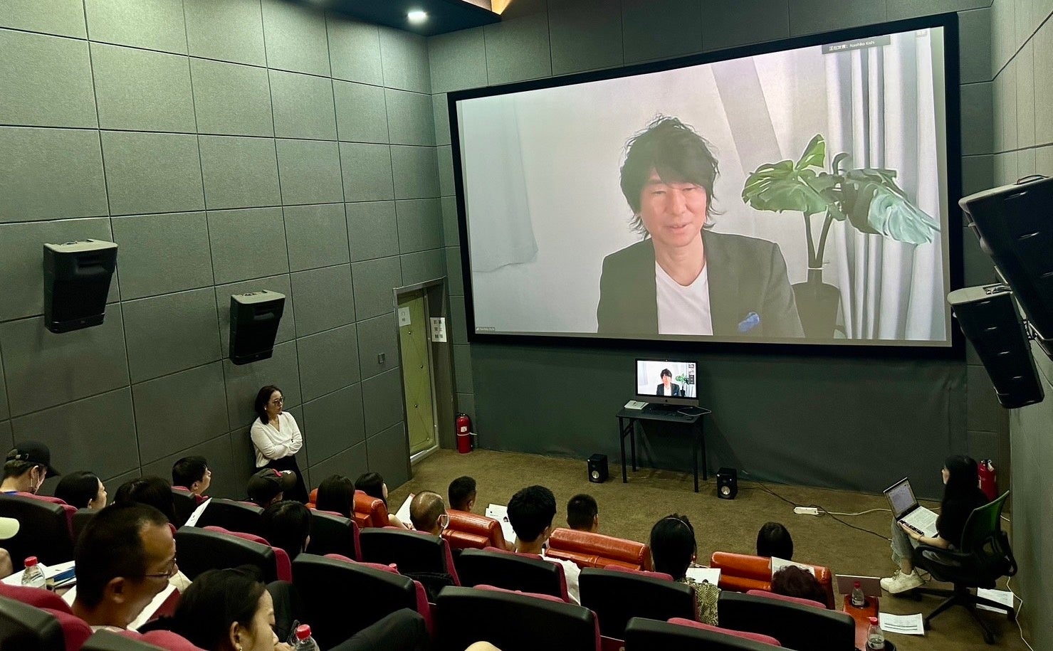 国を超えて開催された記者発表の様子