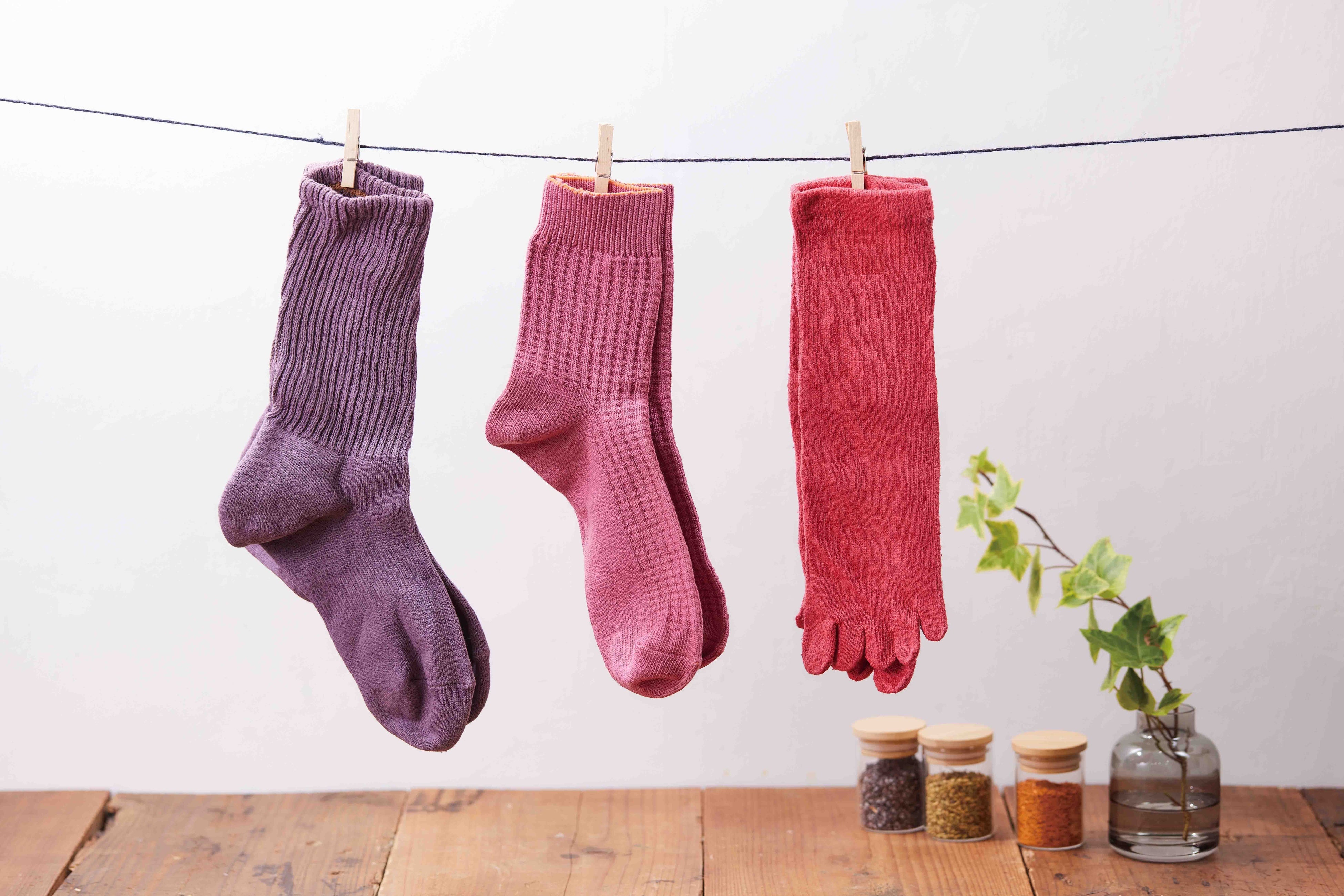 靴下（スオウ染め）