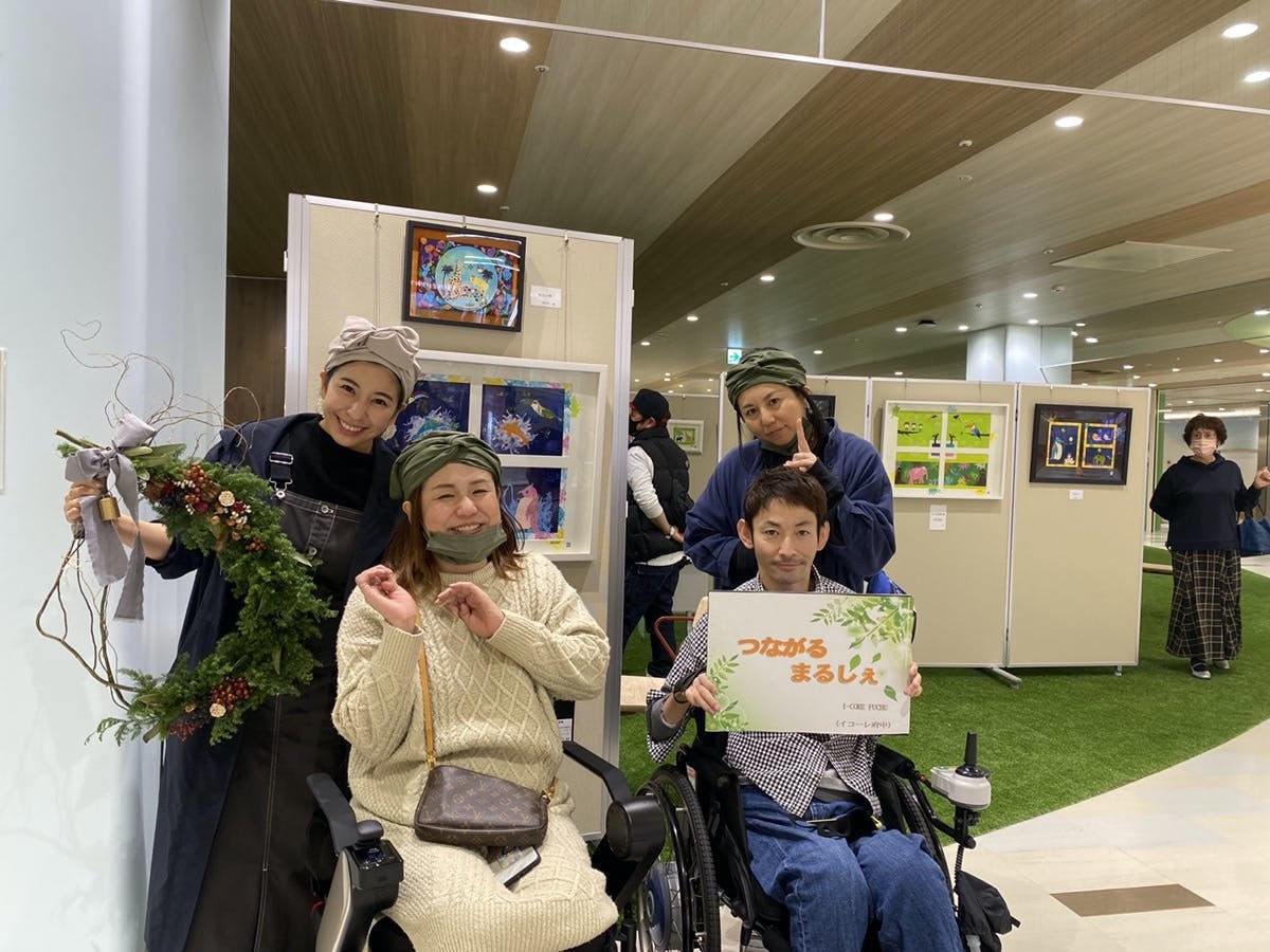 プロジェクトオーナーのMITSUYO.（写真左端）