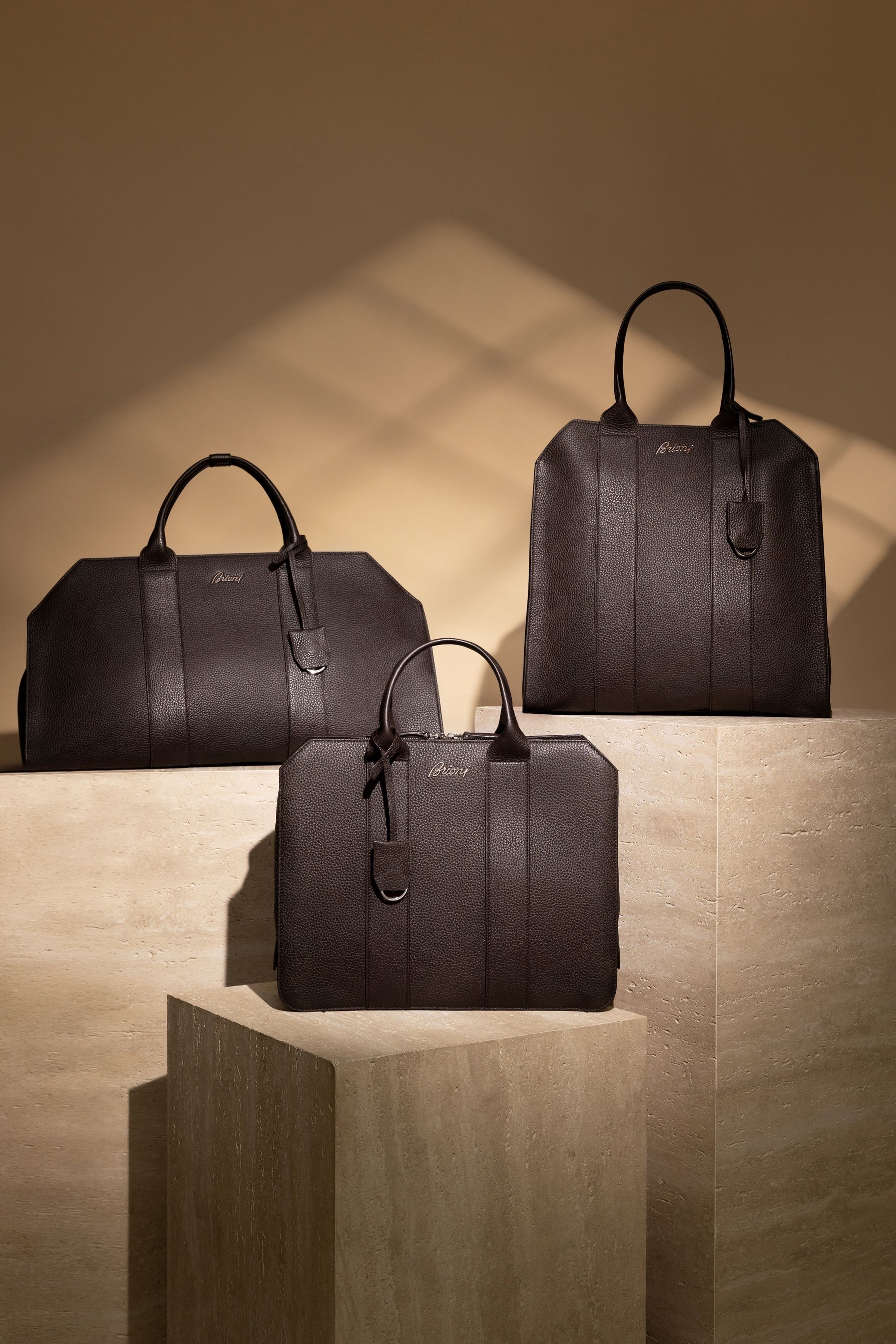 ブリオーニ 新作「Barberini」レザーグッズコレクションを発表