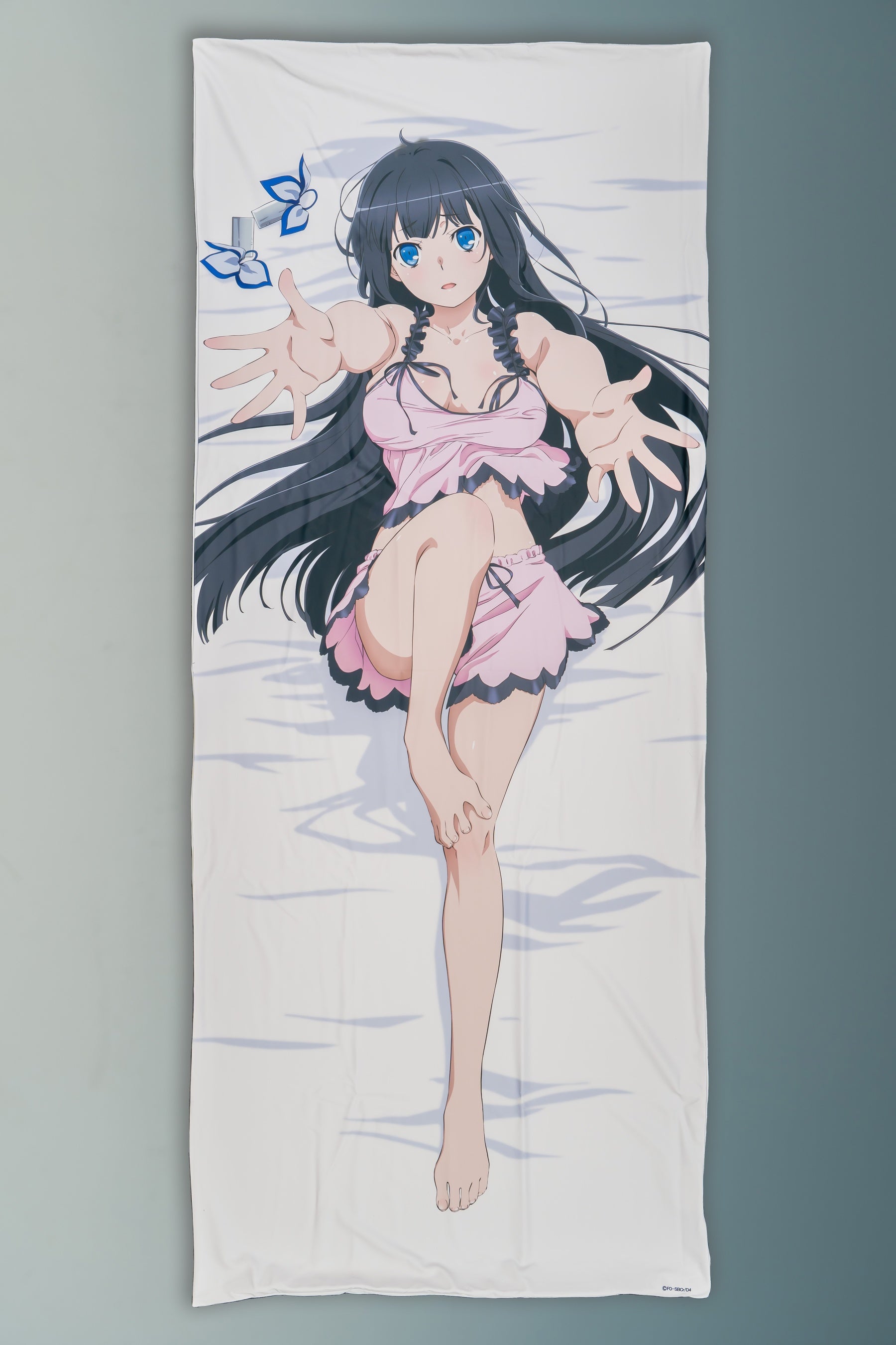 『ダンジョンに出会いを求めるのは間違っているだろうか』抱き枕カバー（グッズ提供：㈱ムービック様）