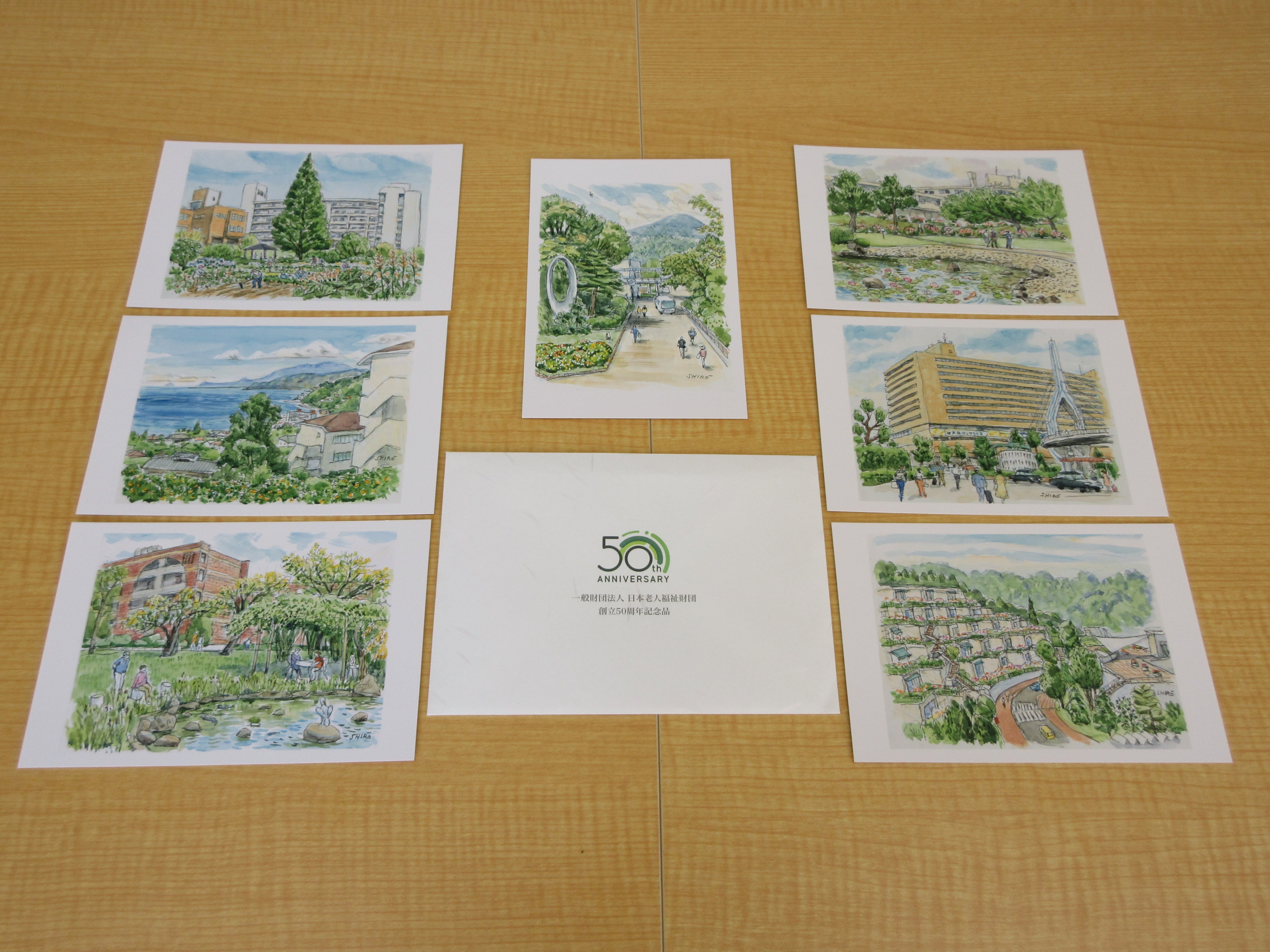 フレームに収める記念の絵葉書