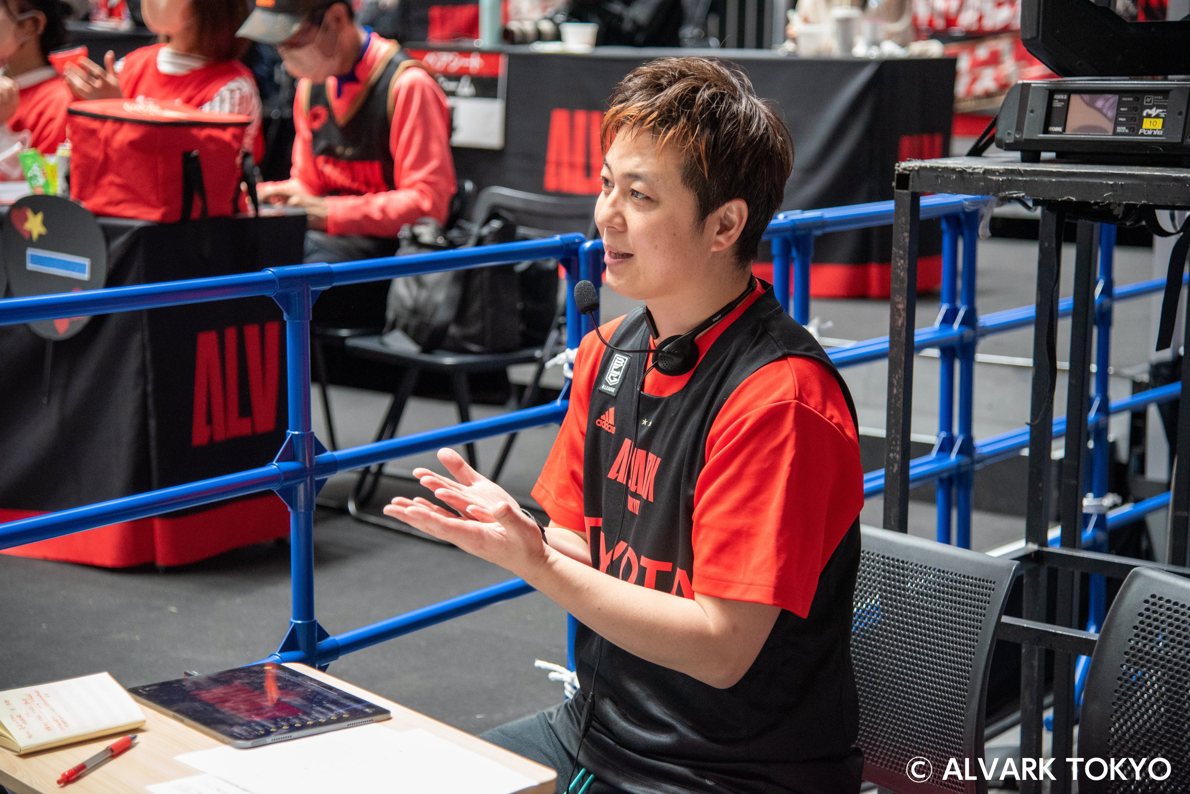 Bリーグ・アルバルク東京の実況の様子（4月16日、代々木第一体育館）