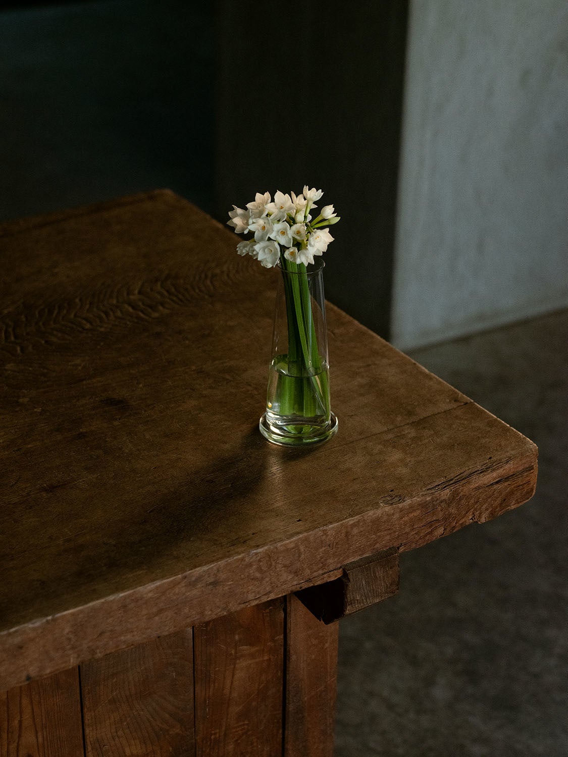 ガラスの厚さは1〜1.5mmと薄い