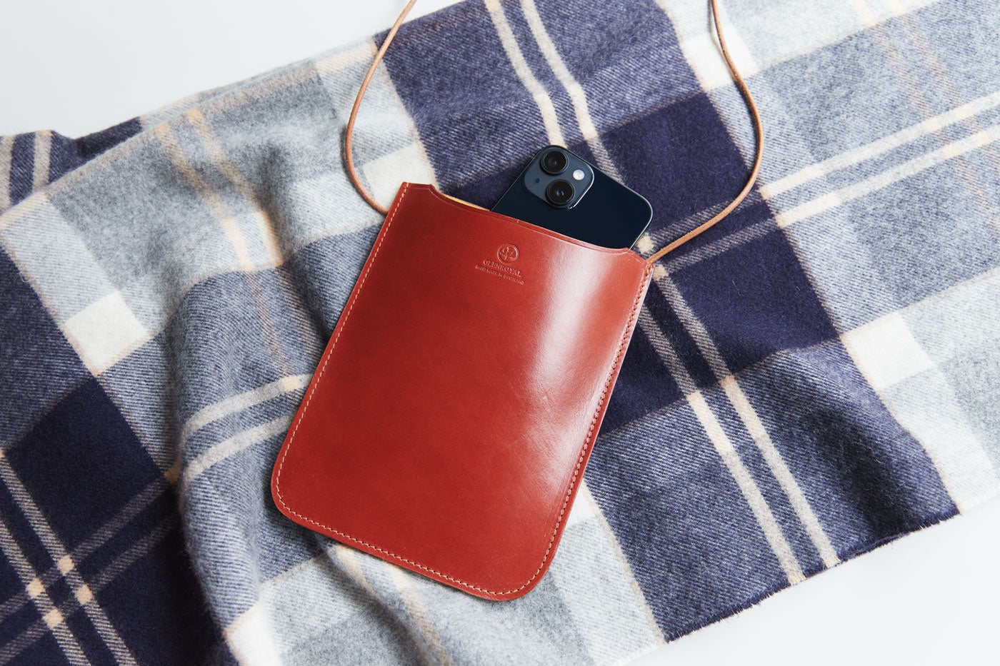 GLENROYAL ー モバイルフォンショルダーバッグ 全2色　￥34,100（税込）