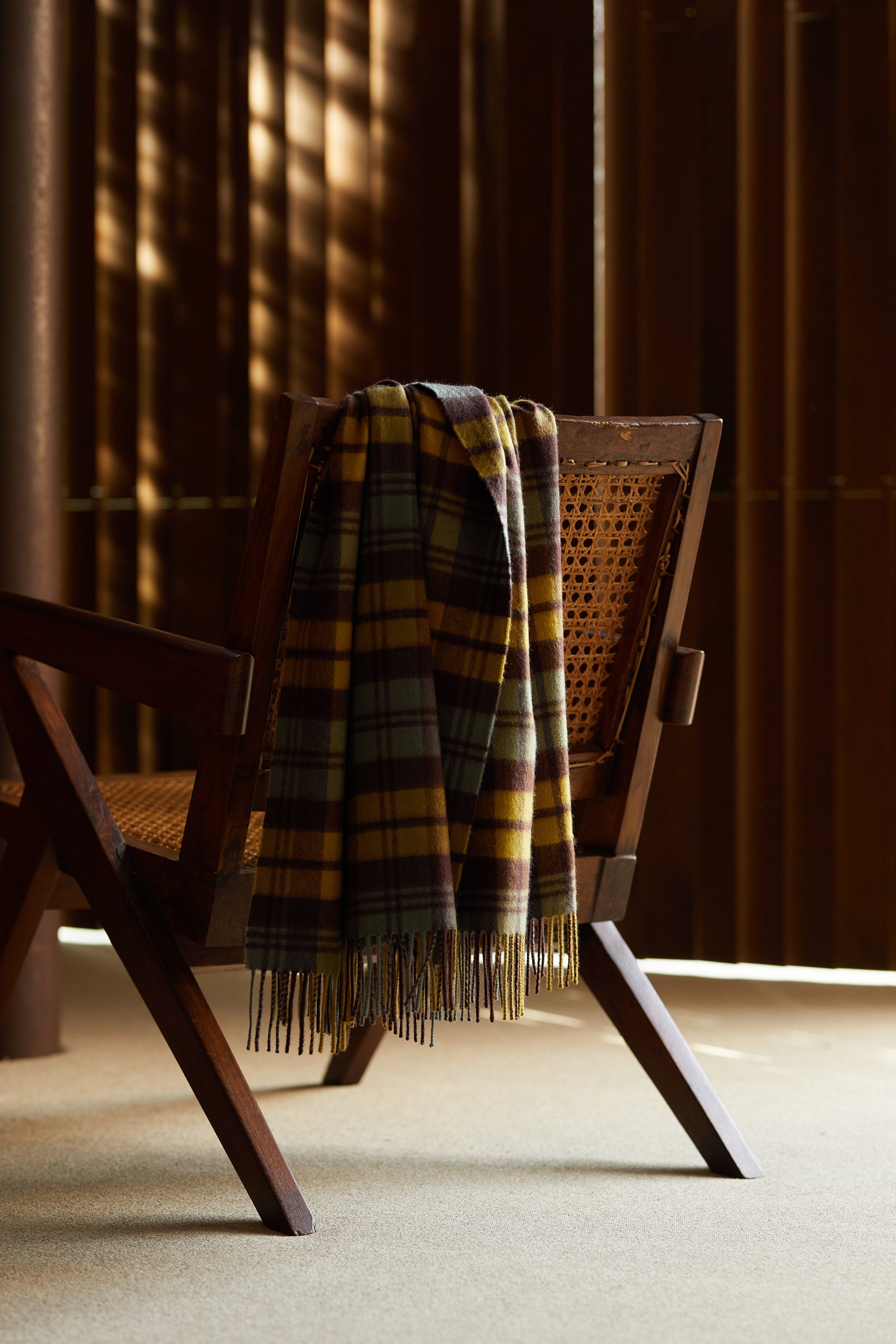 ジョンストンズ オブ エルガン　[別注]大判ストール  ¥75,900(税込) 11月頃販売開始予定