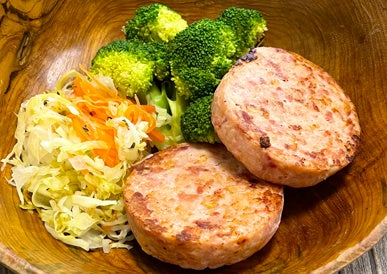 美（ちゅ）ら海ステーキ　写真は調理・盛付例