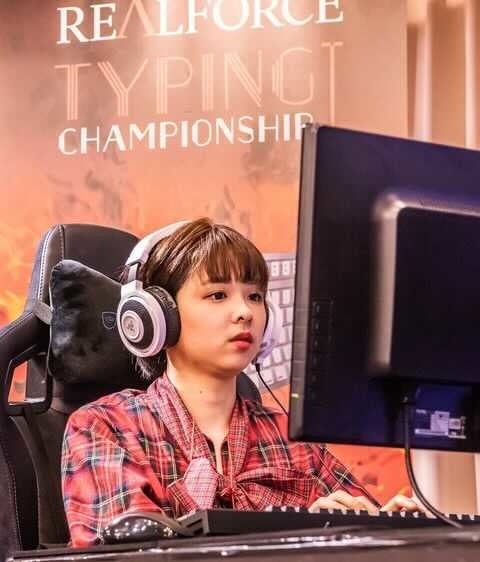 写真提供(c)東プレ RTC2017＆2018＆2019優勝のmiriさん（2020〜は非開催）1秒間に21文字打てるmiriさんが監修しています。