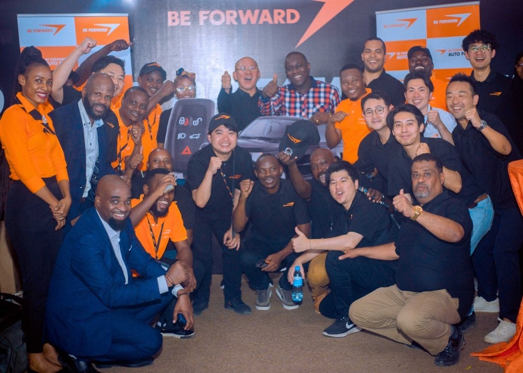 フリーカー当選者と現地エージェント、当社スタッフ