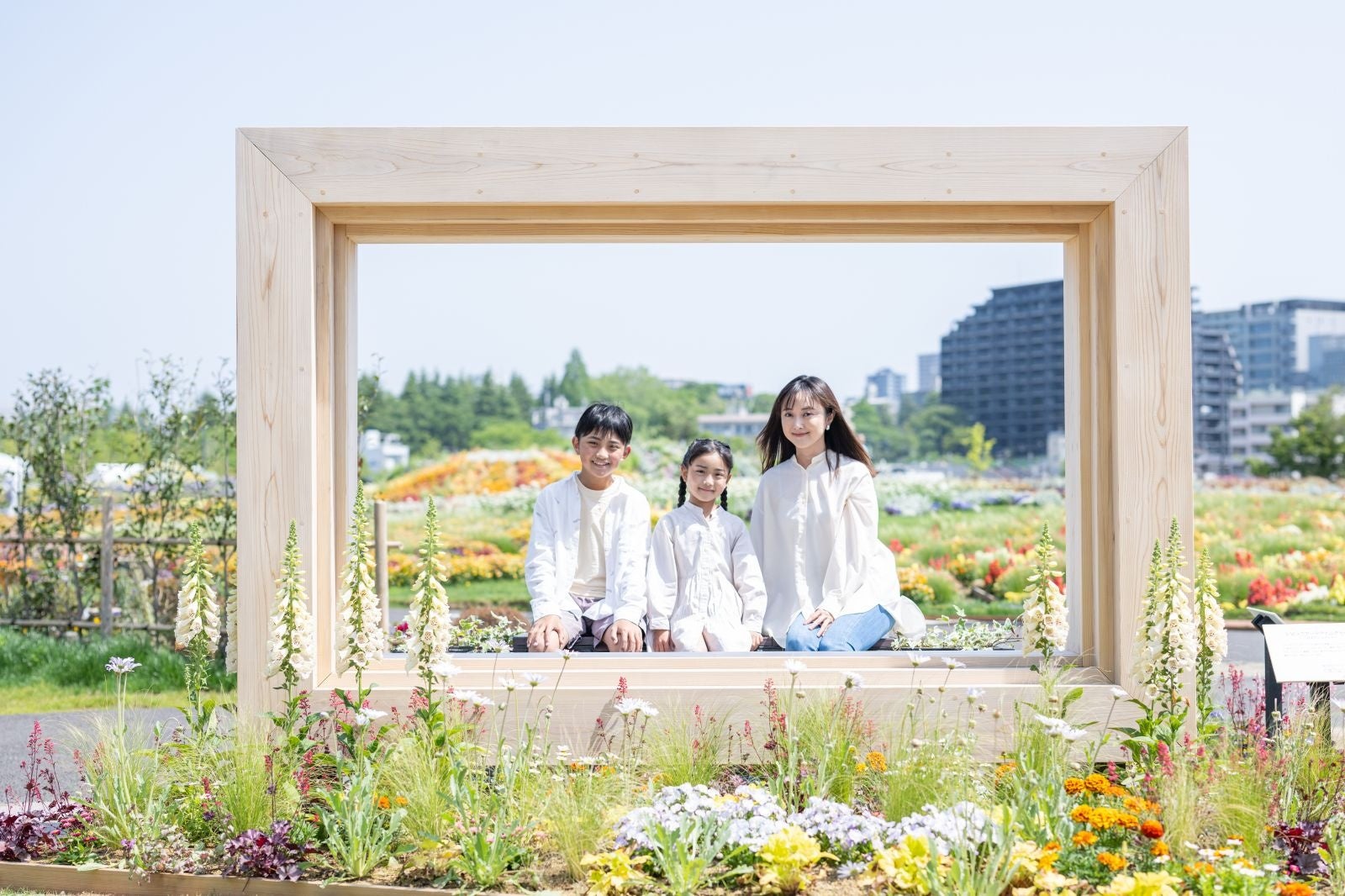 まるで額縁の中の世界に入り込んだかのような一枚に。