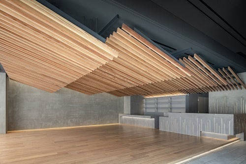 上下斜めに可変するルーバー天井