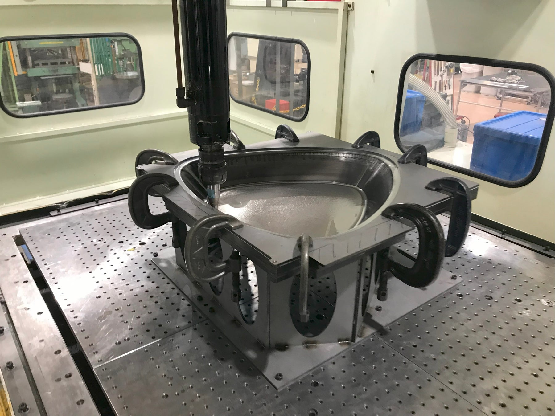 逐次成形の様子(画像提供:富士工業株式会社 ディモールド事業推進部)