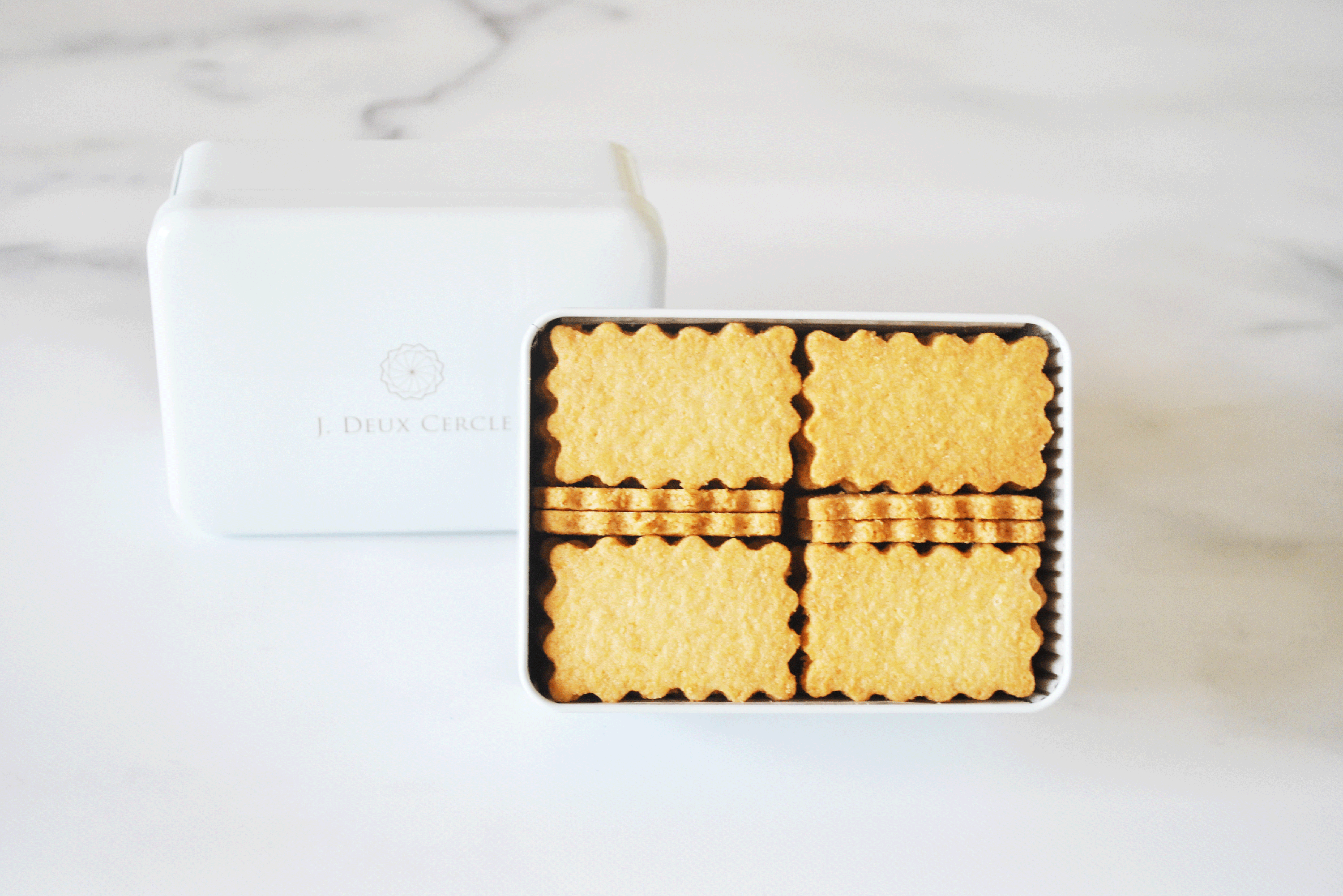 ココナッツサブレ32枚入り　￥1800-（税込）