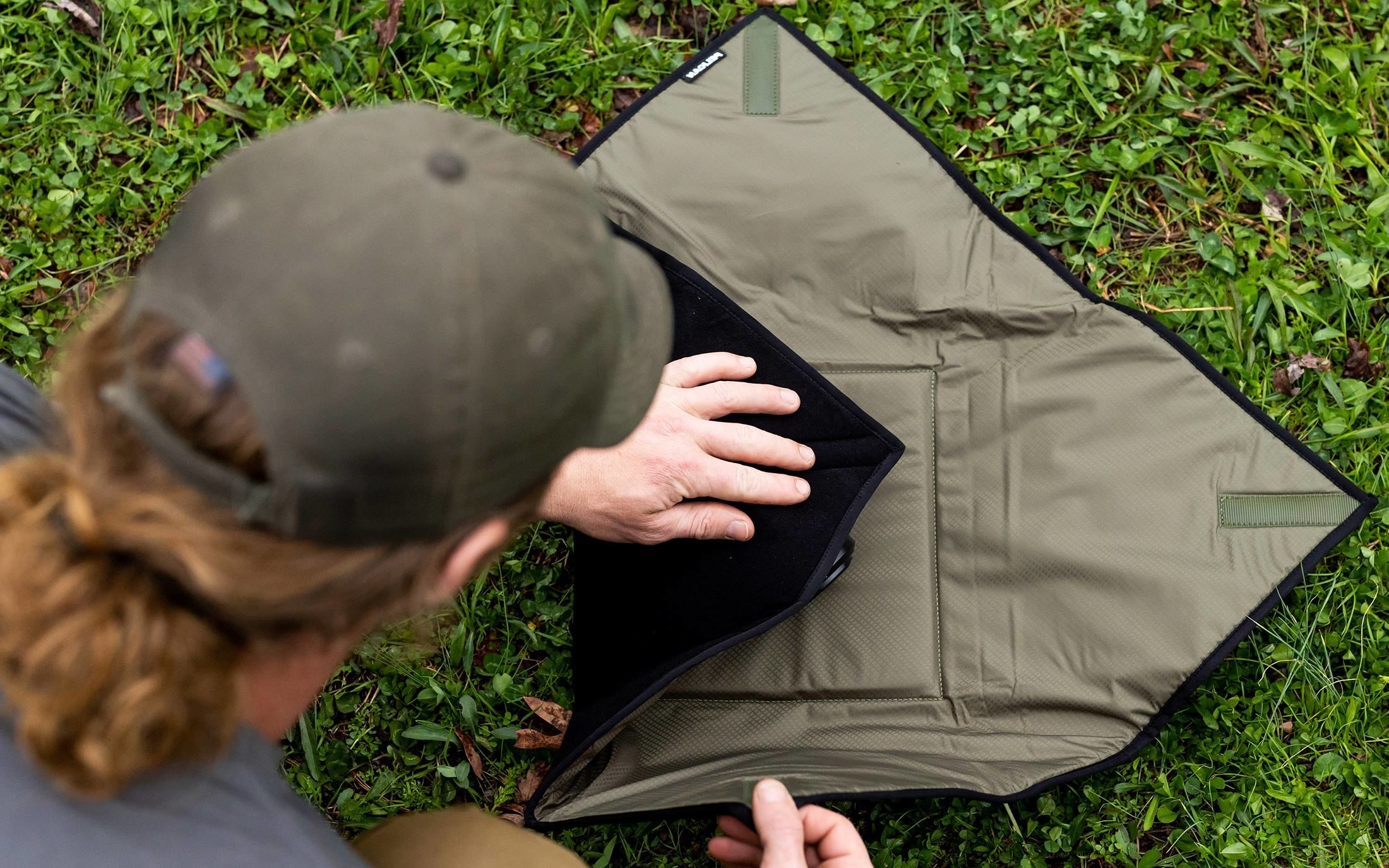 使い方は風呂敷のように包むだけ！