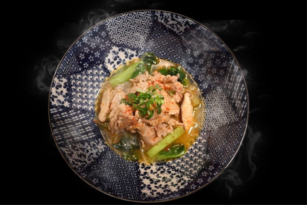 豚肉と小松菜とキノコのスープ（水煮肉片シュイジューロウピエン）