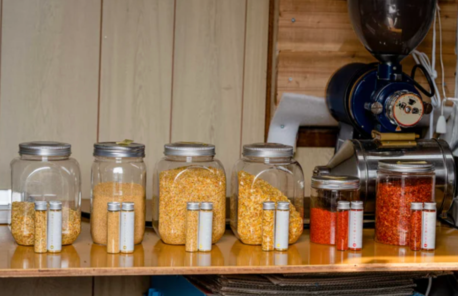 TAKIAMA Yellowと比べて、約3倍以上高いSHUを誇るのが、130,000SHUの1KAKU「GoldenChili(以下、黄金唐辛子)」