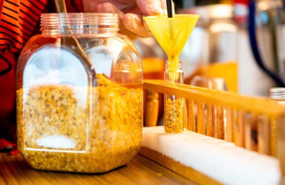 一般的な一味唐辛子や、七味唐辛子とおなじ※スコヴィル値40,000SHUの1KAKU「TAKIAMA Yellow(以下、タキアマイエロー)」