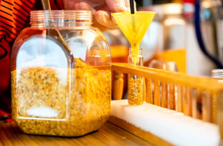 一般的な一味唐辛子や、七味唐辛子とおなじ※1スコヴィル値40,000SHUの1KAKU「TAKIAMA Yellow(以下、タキアマイエロー)」