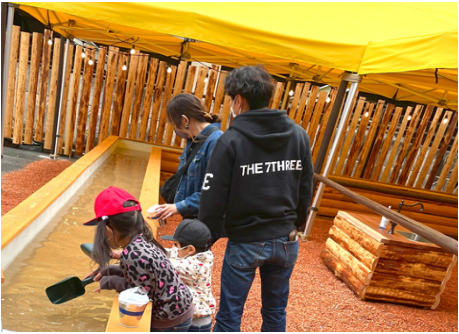 リバーで採掘体験