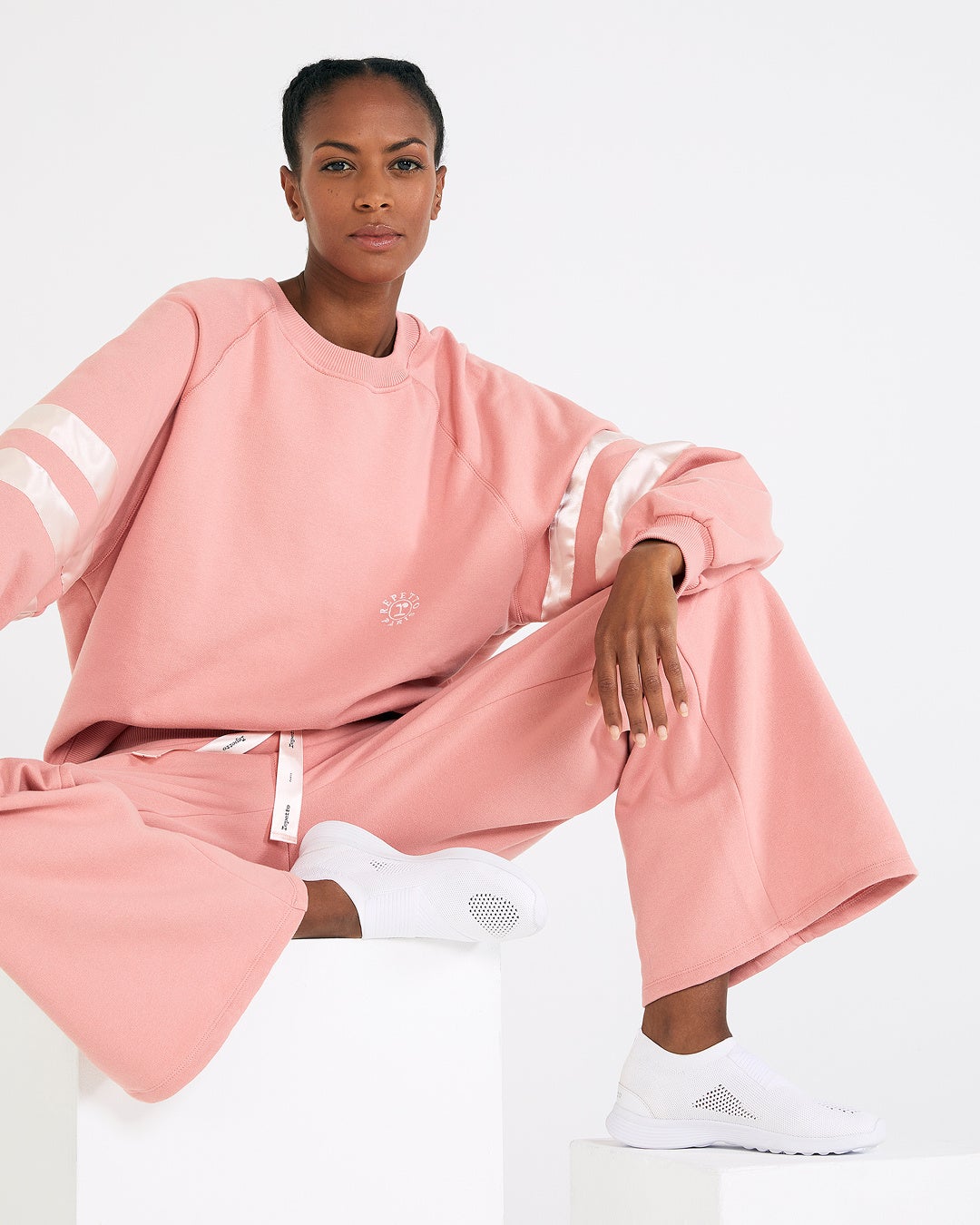 トップス 31,900円 パンツ 33,000円 