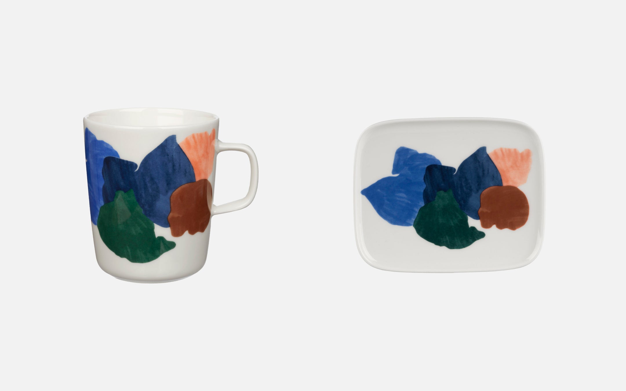 (左)ピュッキ マグカップ 3,630円 (右)ピュッキ プレート 3,630円