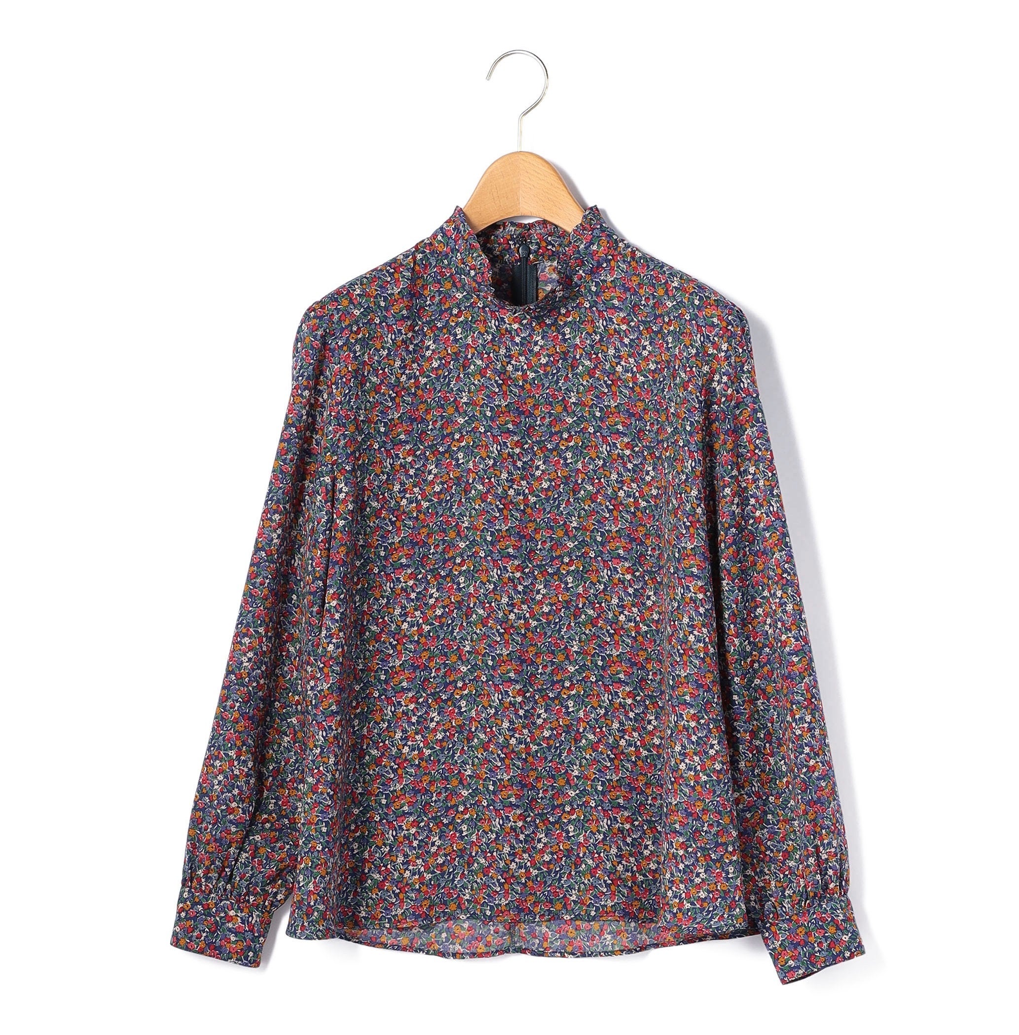 ブラウス¥28,600(税込)