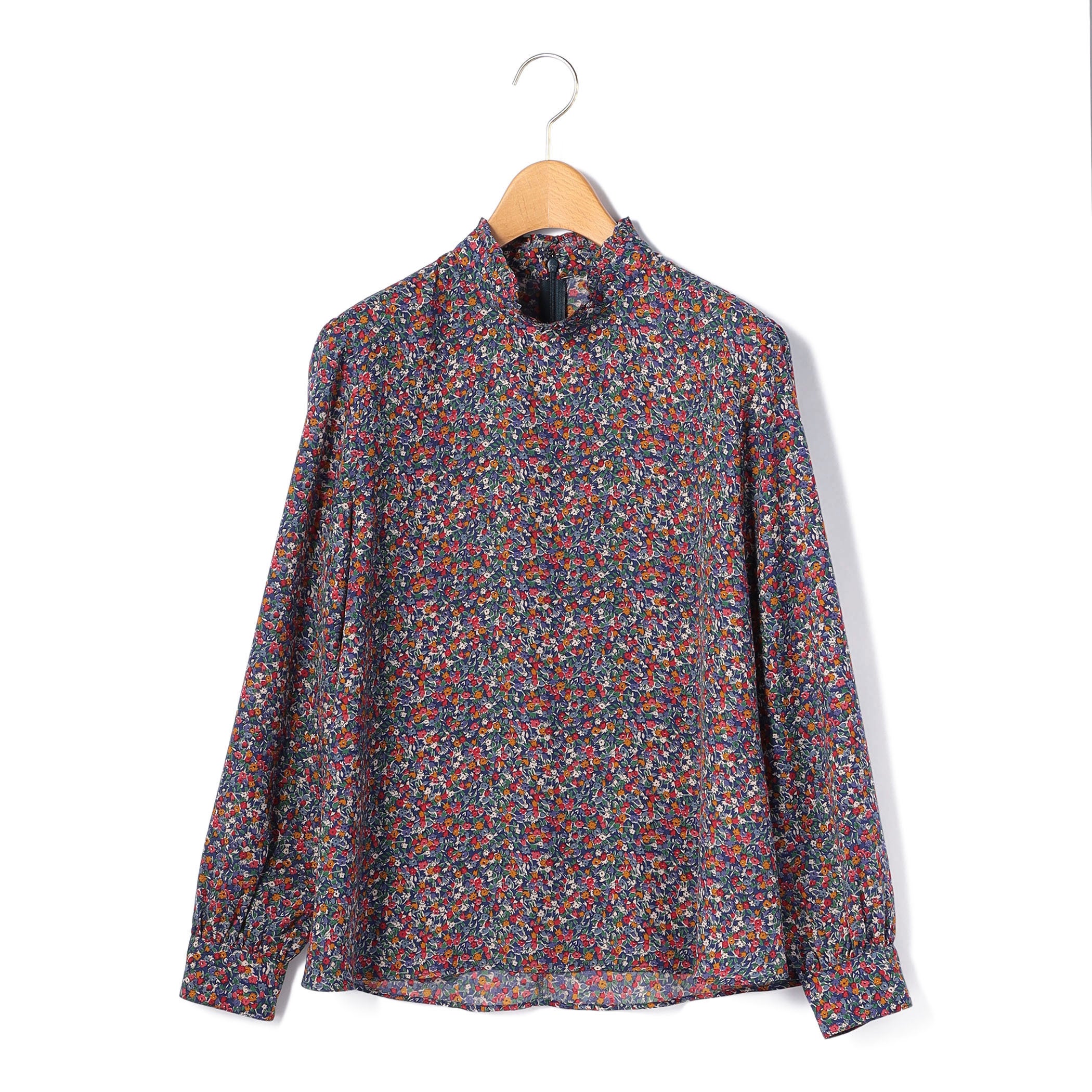 ブラウス¥28,600(税込)