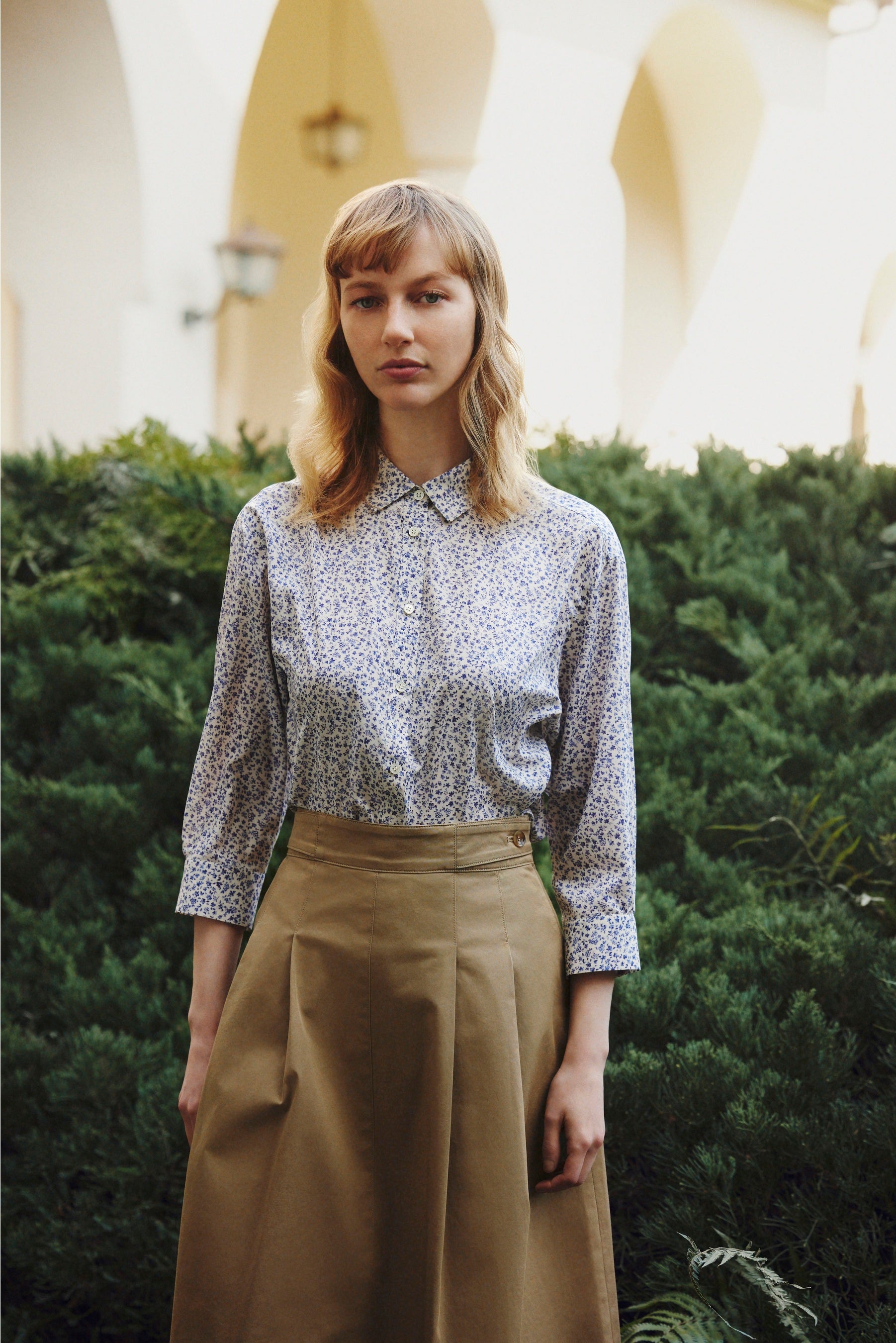 Blouse ¥26,400 Skirt ¥23,100