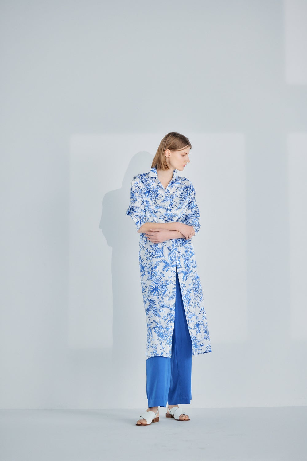 ドレス￥75,900(税込)　パンツ￥42,900(税込)