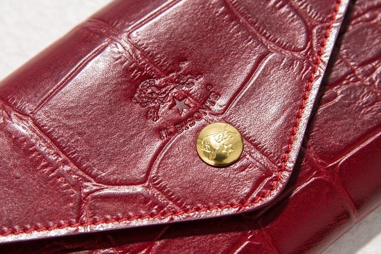 「CROC EMBOSSED LEATHER」 ©IL BISONTE
