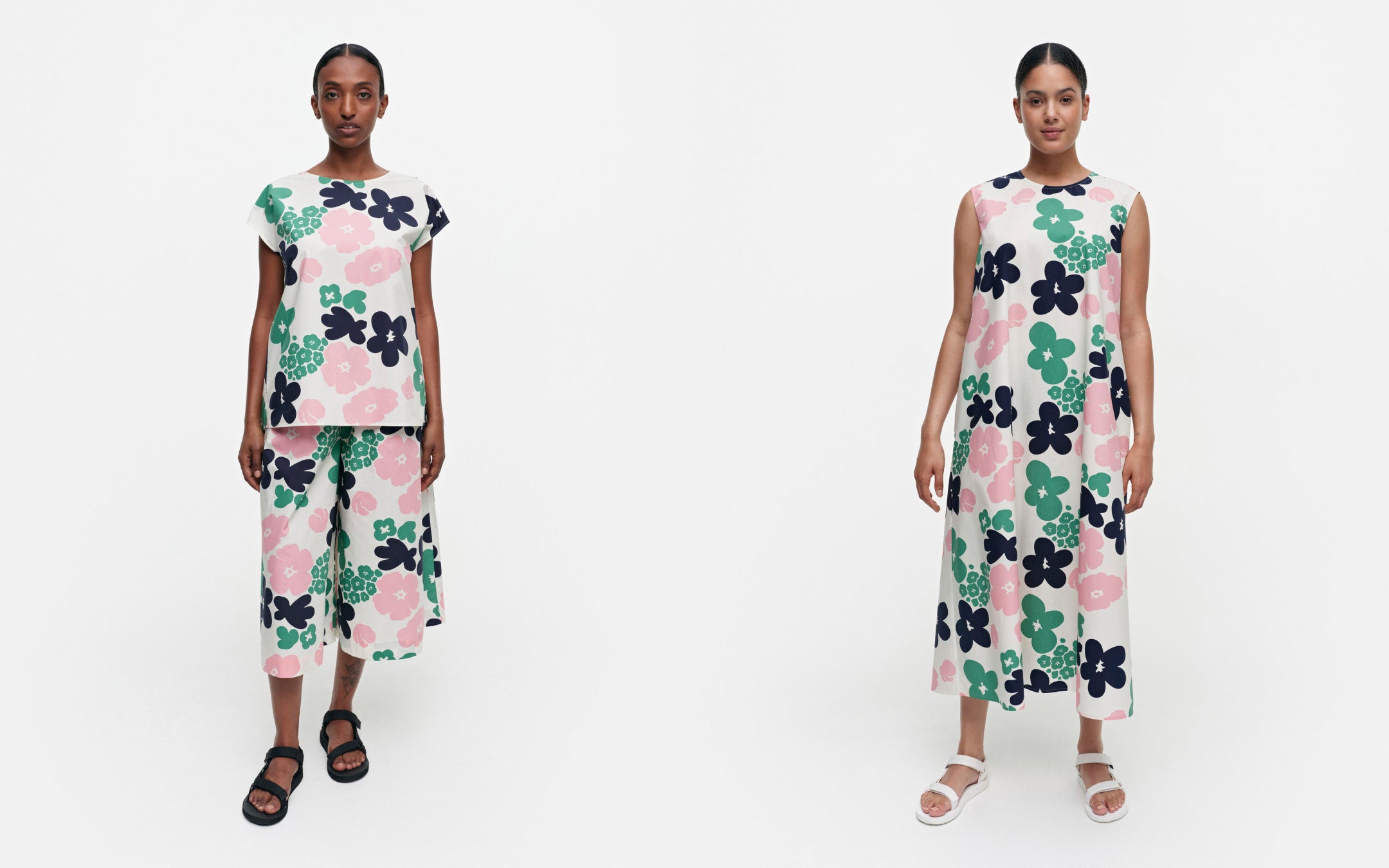 (左)ブラウス 27,500円 パンツ 30,800円 (右)ワンピース 39,600円 