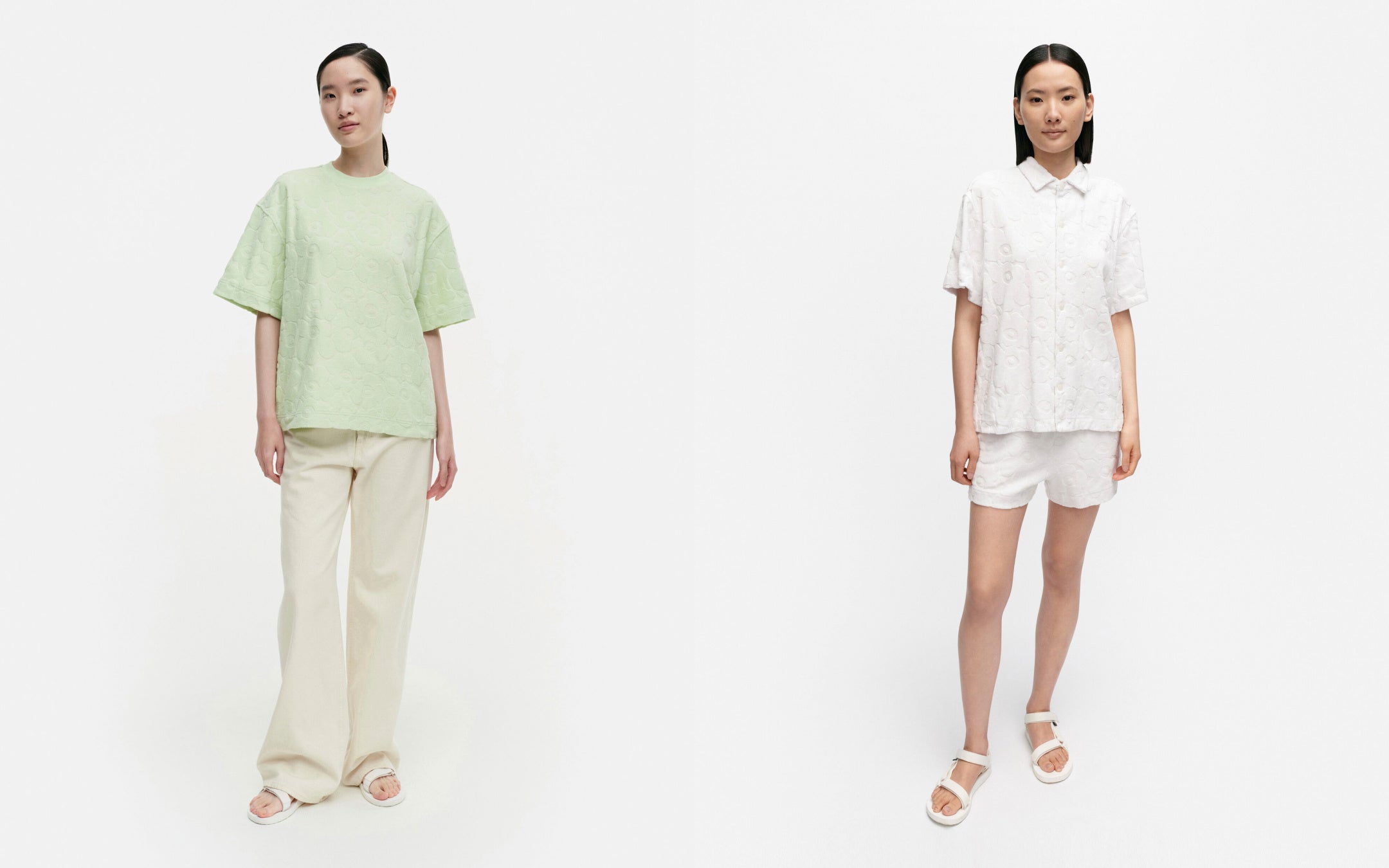 (左) カットソー ￥28,600 (右) シャツ ￥35,200