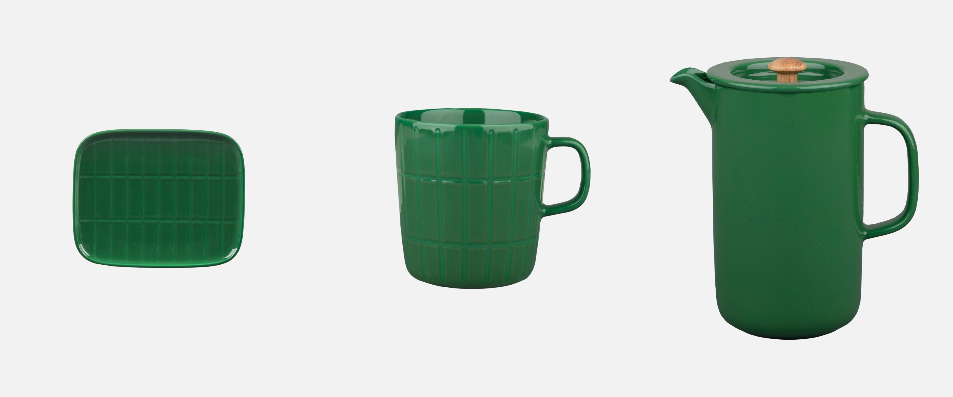 (左)&nbsp; プレート ￥3,630 (中) 4dl マグカップ ￥4,620 (右) コーヒープレス ￥19,800