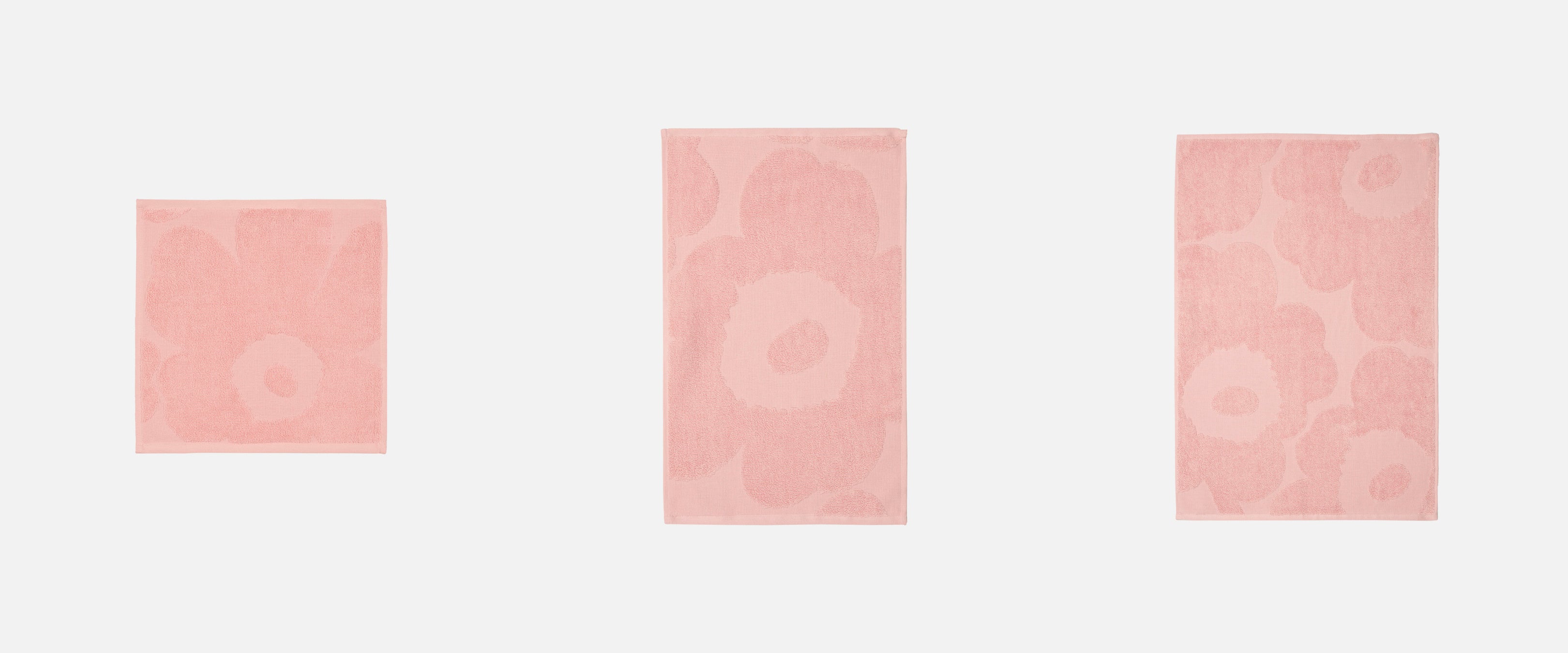 (左) 30×30cm ミニタオル ￥1,980 (中) 30×50cm ゲストタオル ￥2,750 (右) 50×70cm ハンドタオル ￥4,950