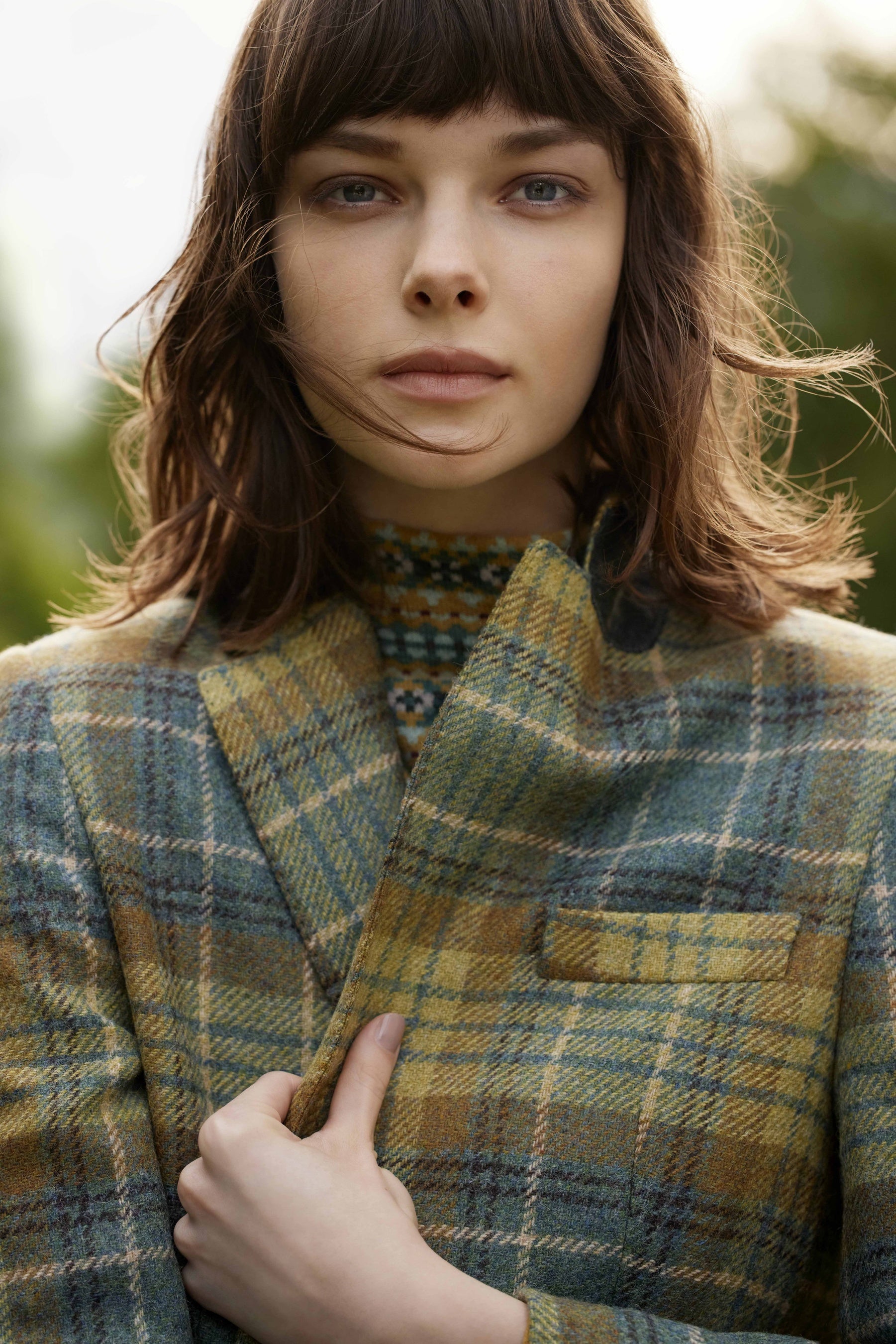 Jacket ¥75,900 Knit ¥31,900