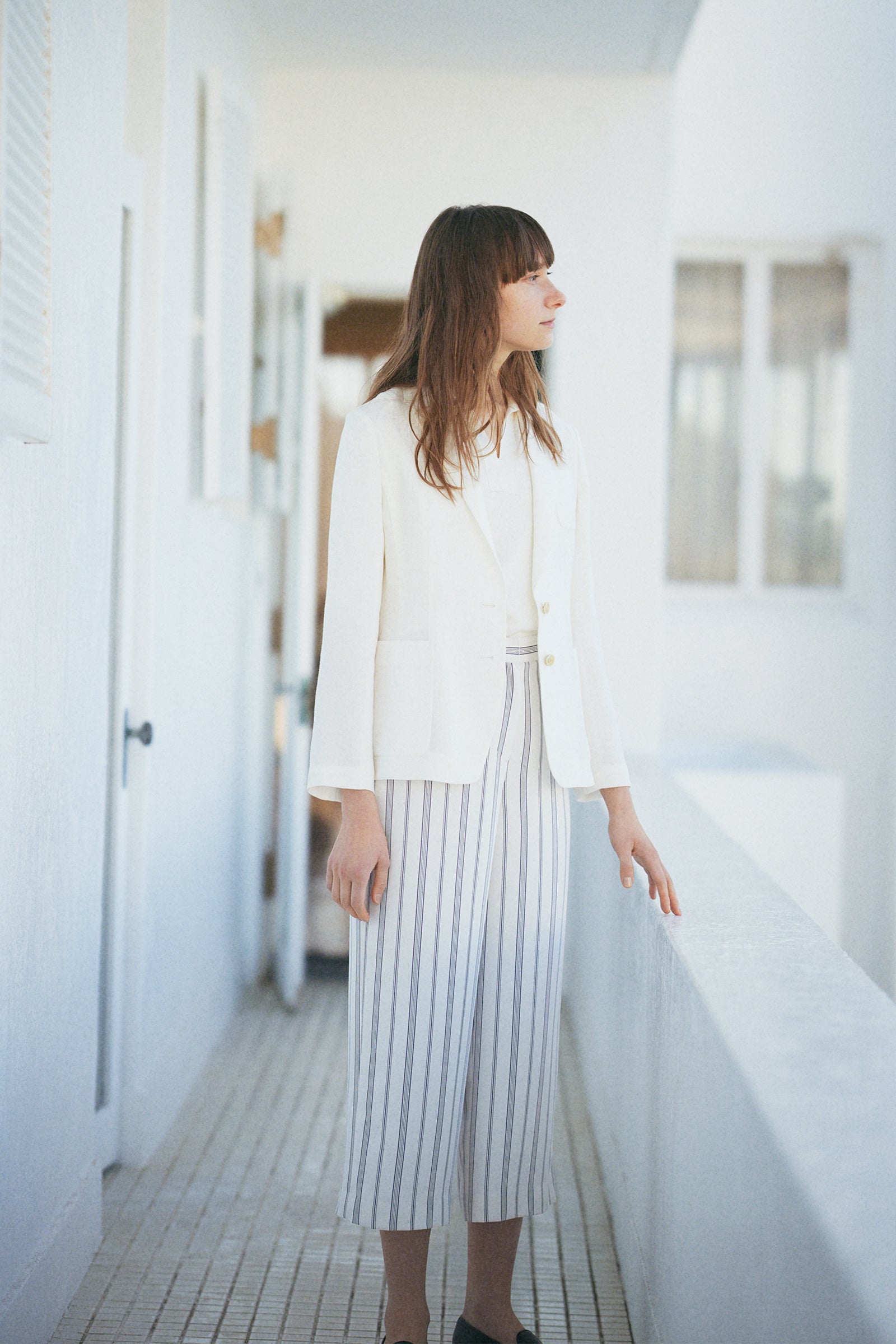 Jacket ¥39,600(税込） Knit ¥20,900(税込） Pants ¥21,450(税込)