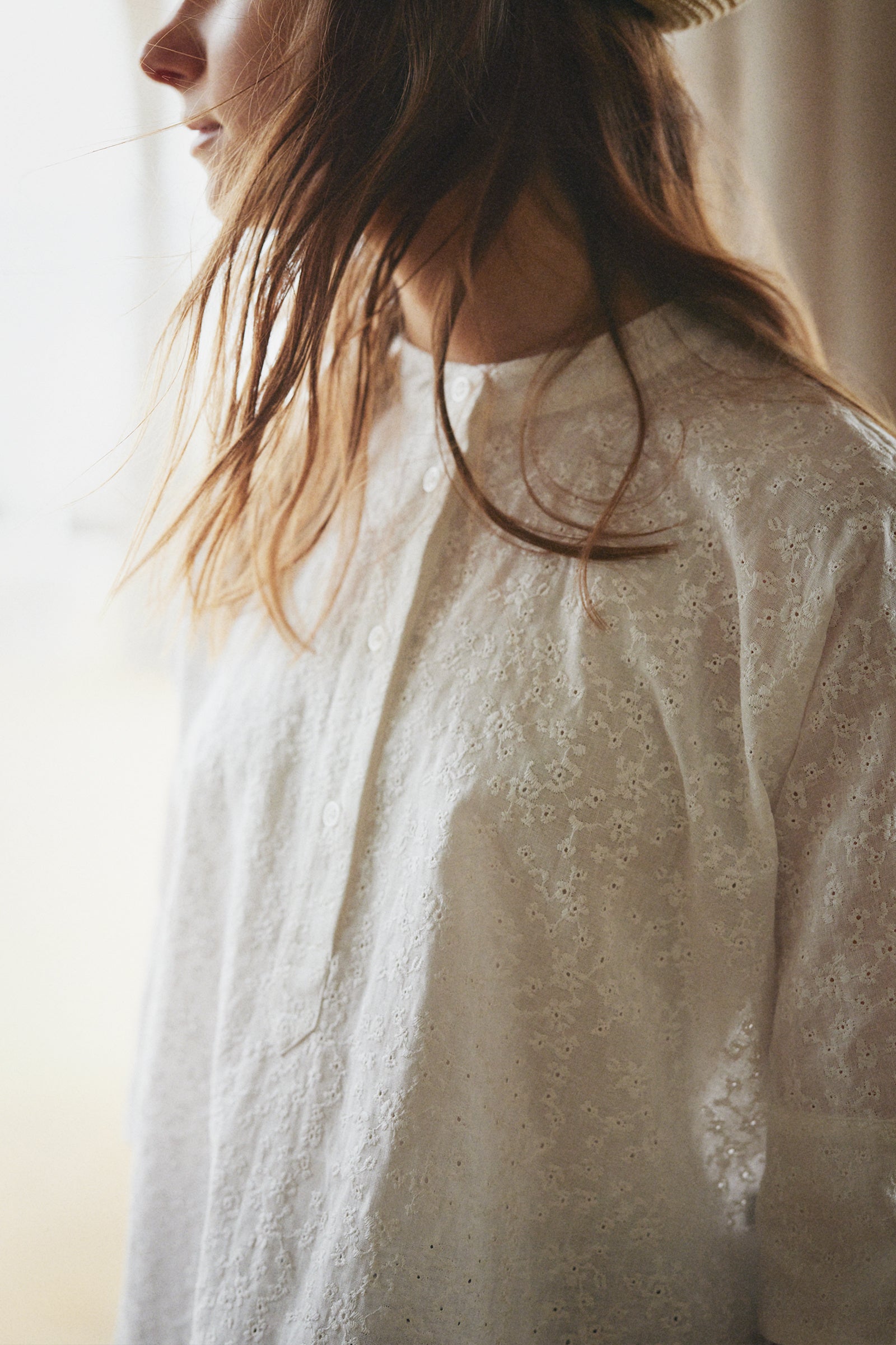 Blouse ¥26,400 Hat ¥8,800