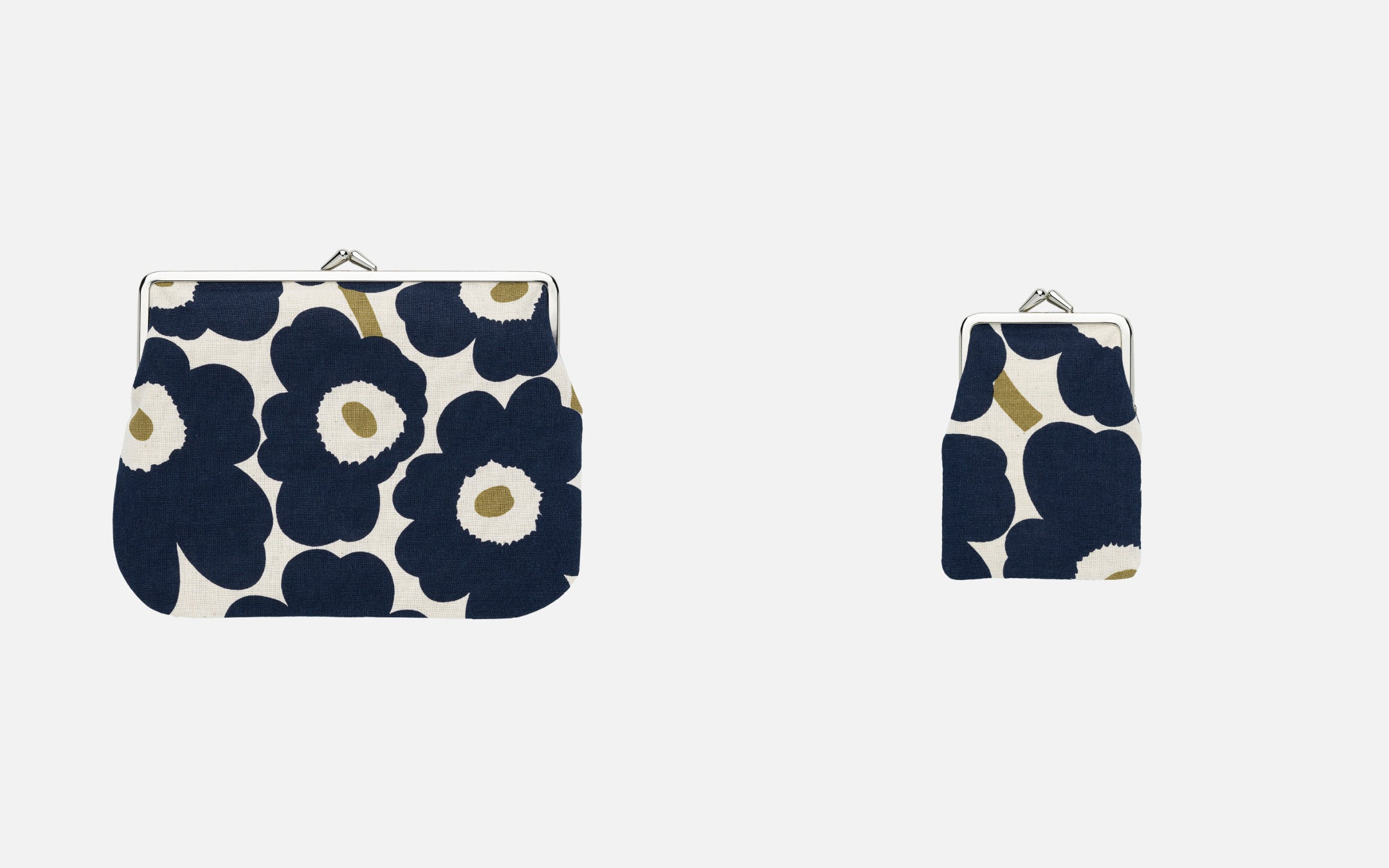 (左) ポーチ〈大〉 ￥4,730 (右) ポーチ〈小〉 ￥3,960