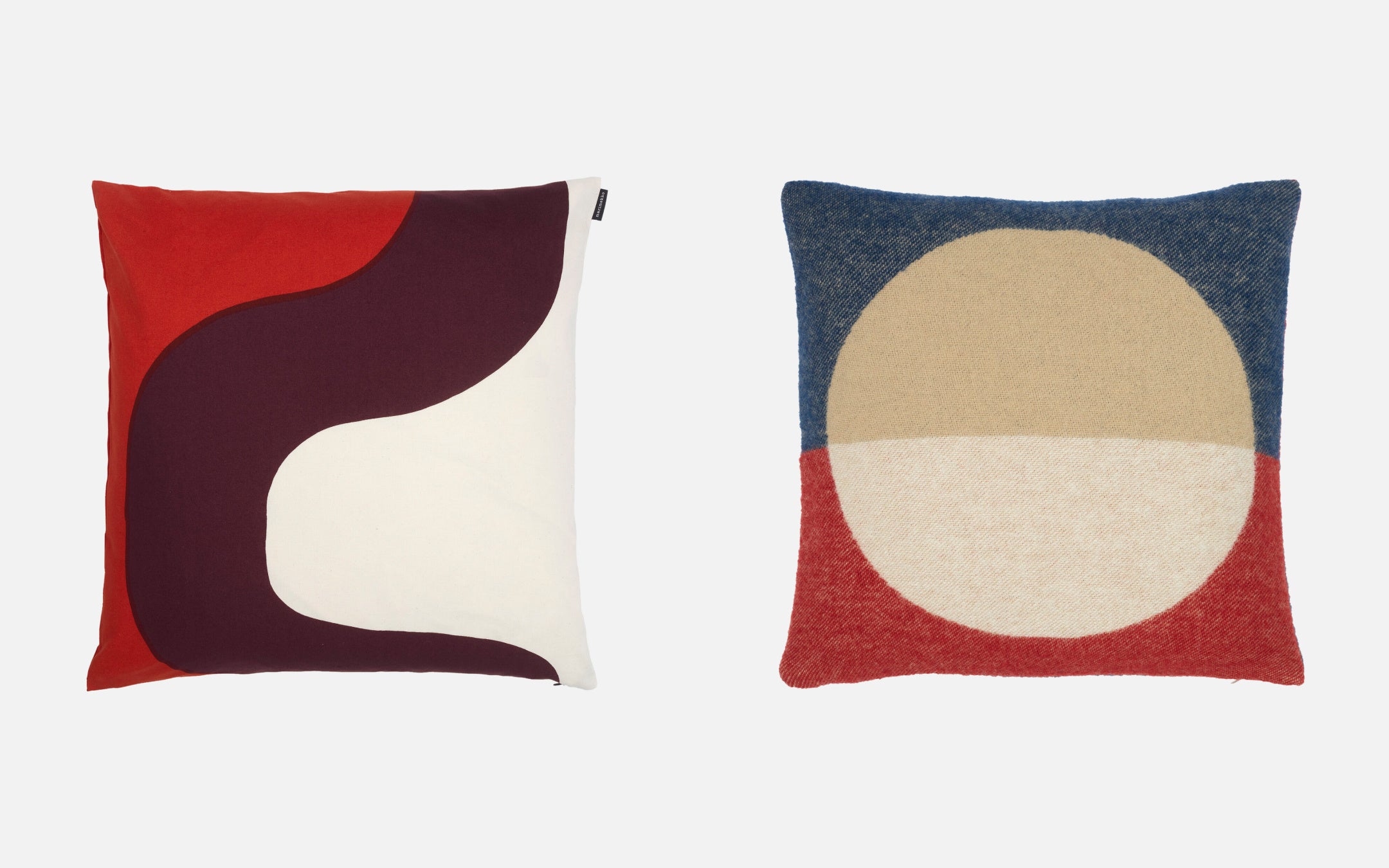 (左) クッションカバー ￥7,150 (右) クッションカバー ￥14,300