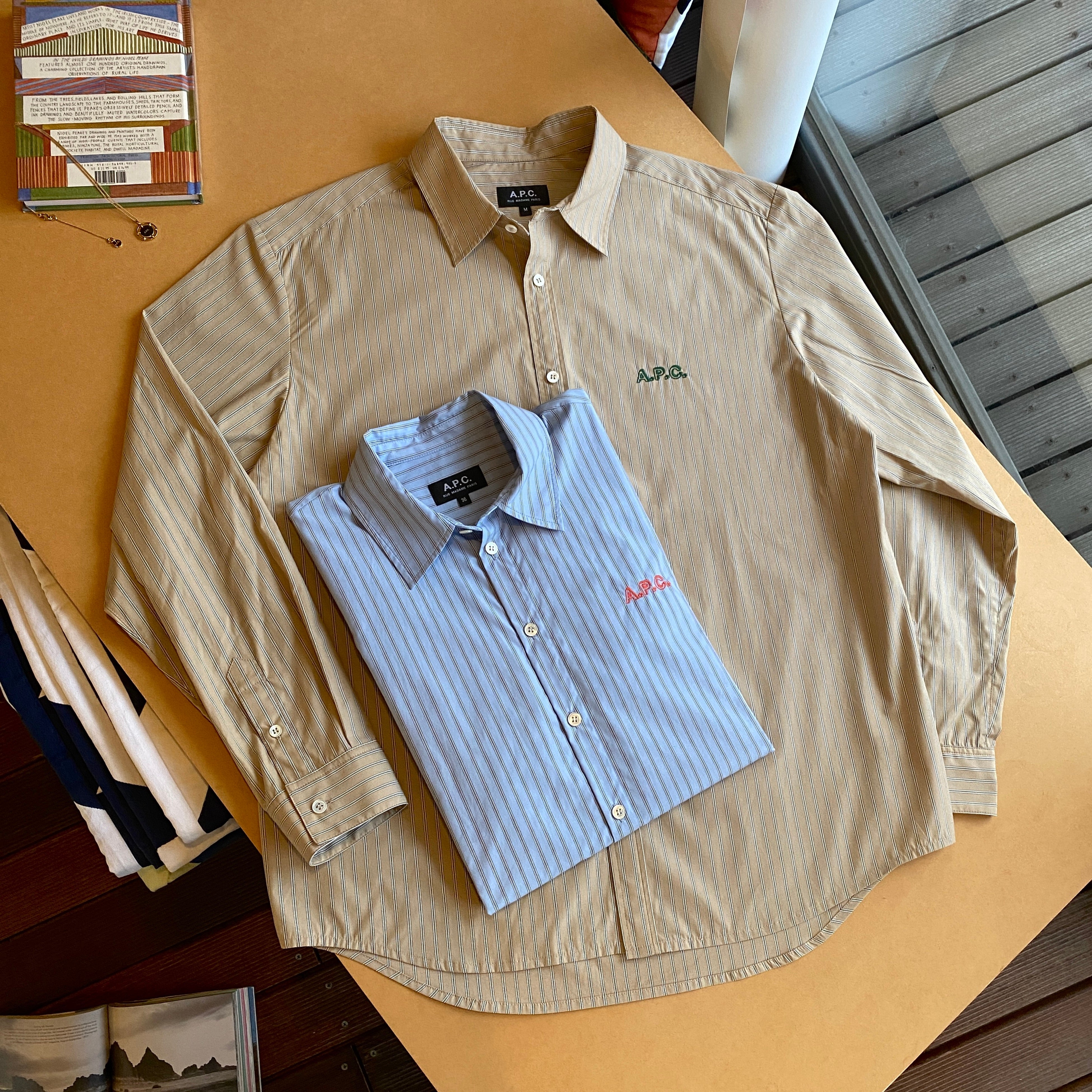 メンズ ブライアン ストライプシャツ 30,800円 ウィメンズ ローズ ストライプシャツ 30,800円