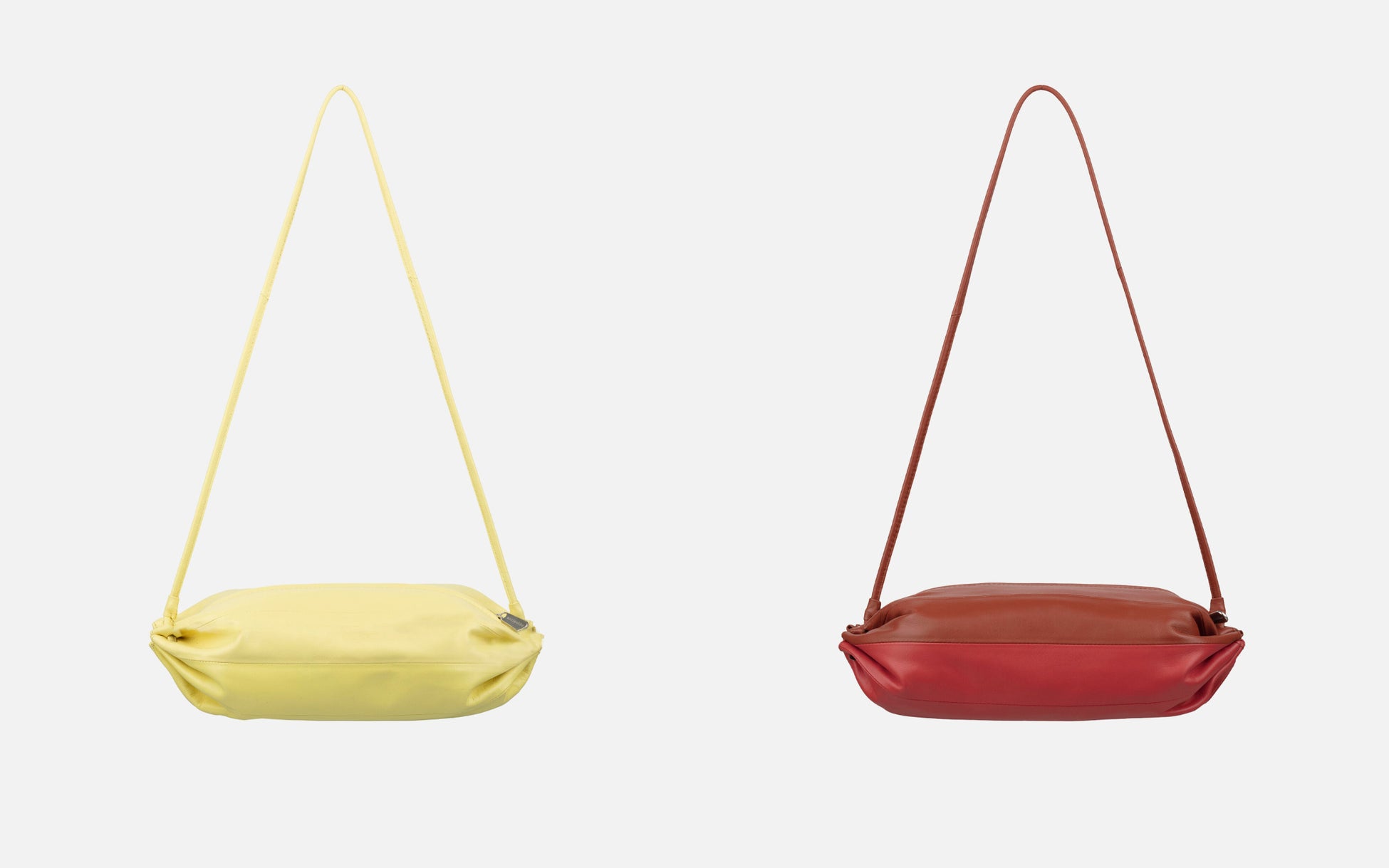 (左) Karla バッグ ¥49,500 (右) Karla バッグ ¥49,500