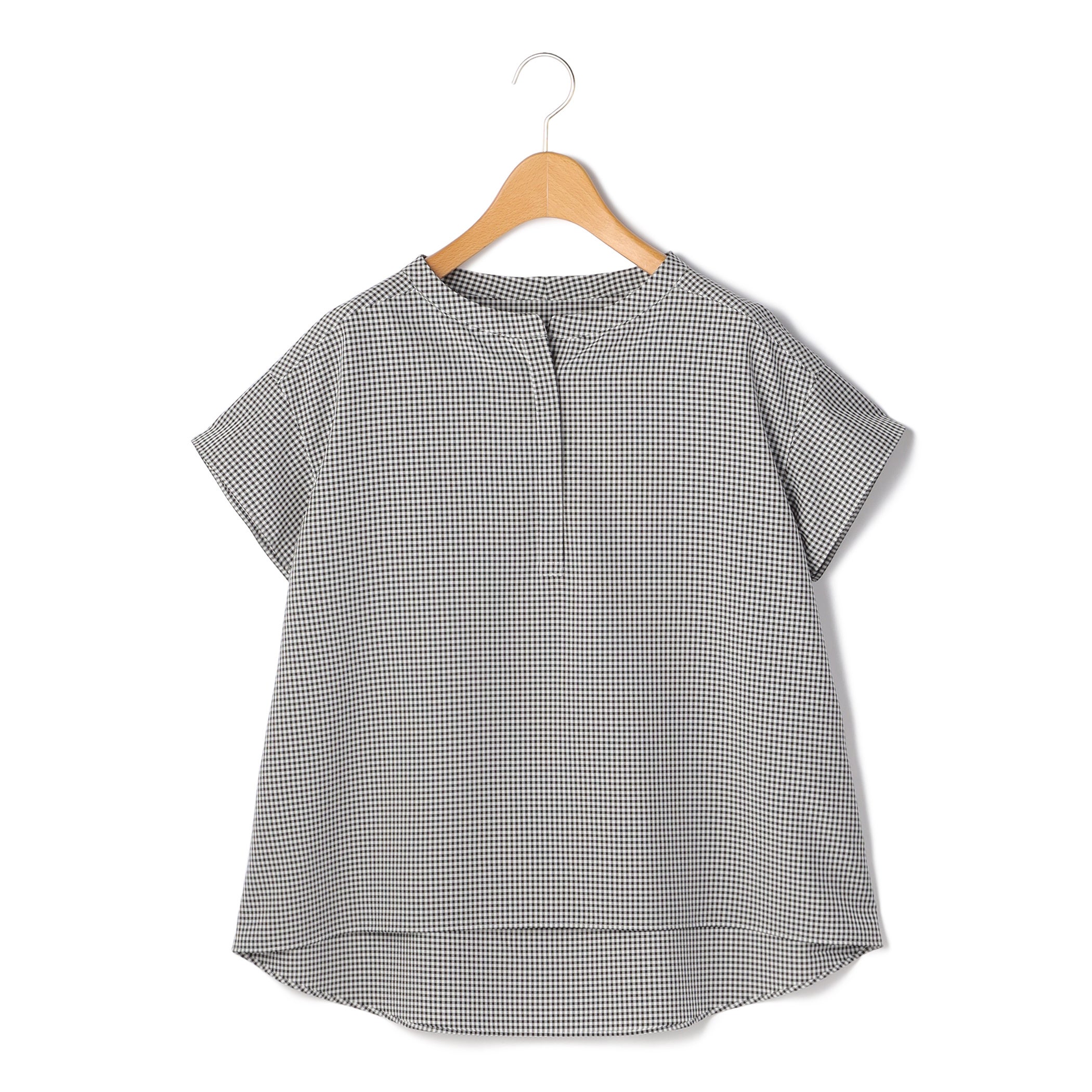 アソート 半袖スタンドカラーブラウス ¥17,600 (税込)