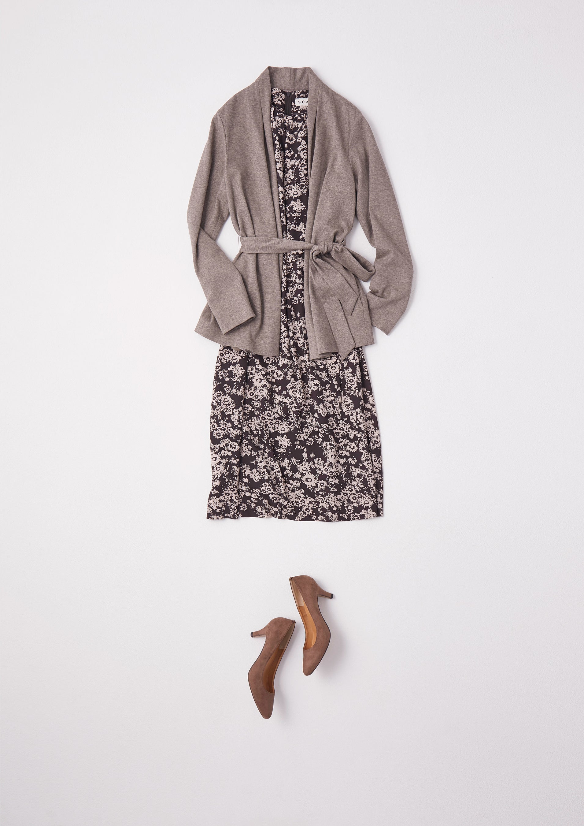 Jacket ¥64,900 Dress ¥58,300 