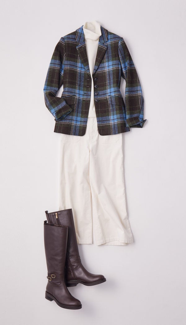 Jacket¥108,900 Knit¥28,600 Pants¥39,600