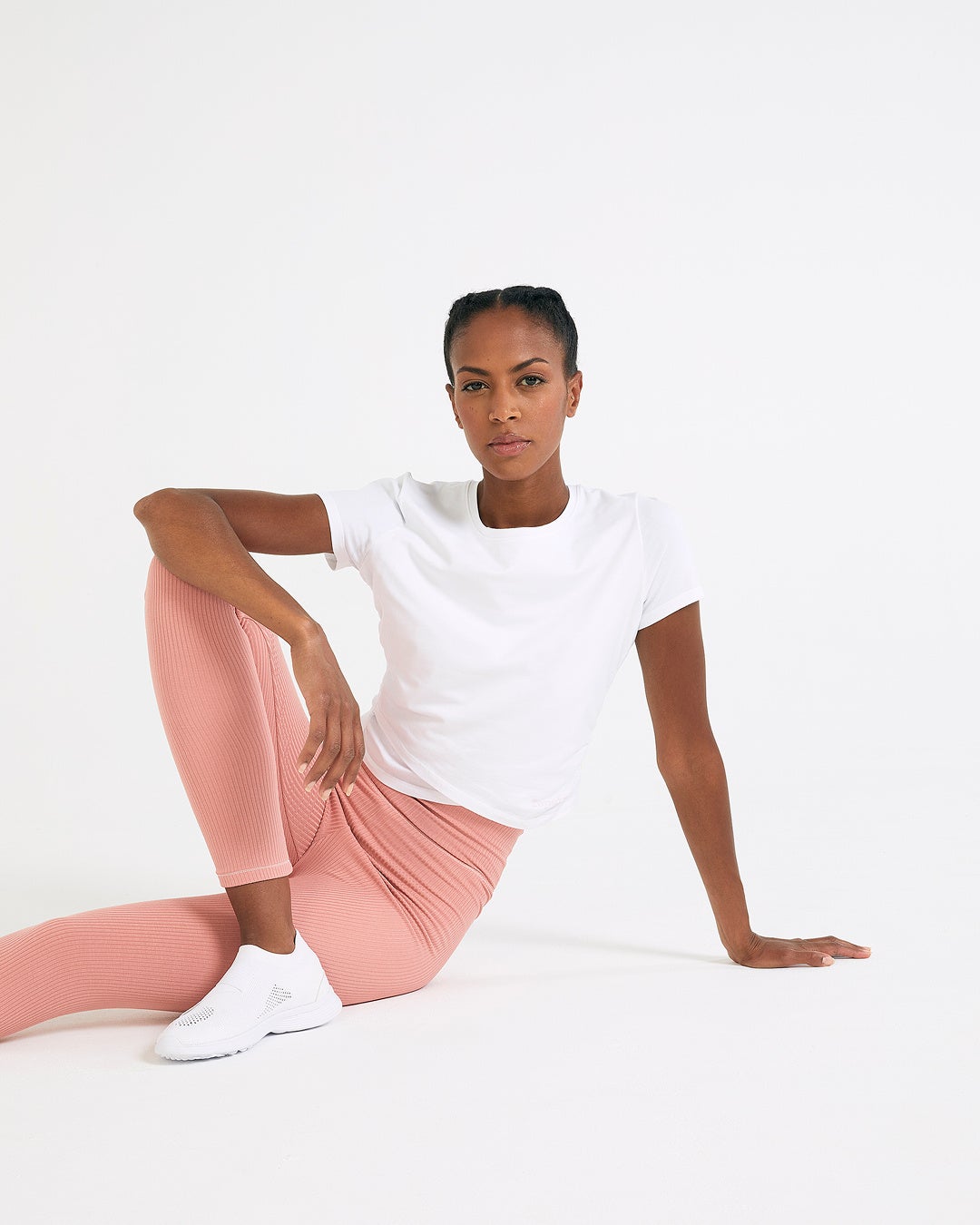 Drapped effect top ¥17,600 Rib legging ¥22,000