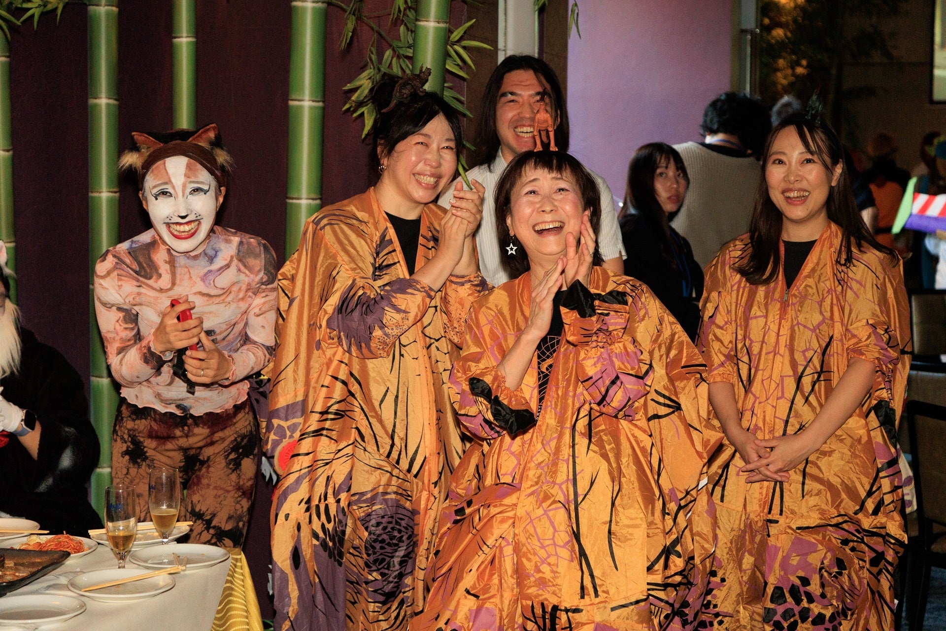 パフォーマンスは多くの社員が見るのを楽しみにしています